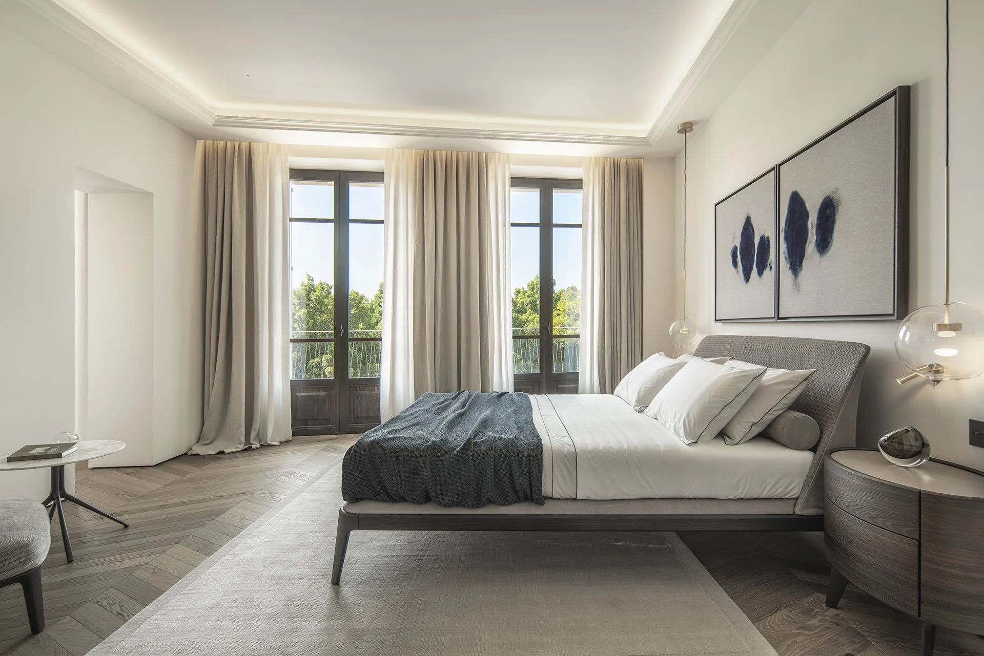 Guest bedroom suite at Villa Calatrava