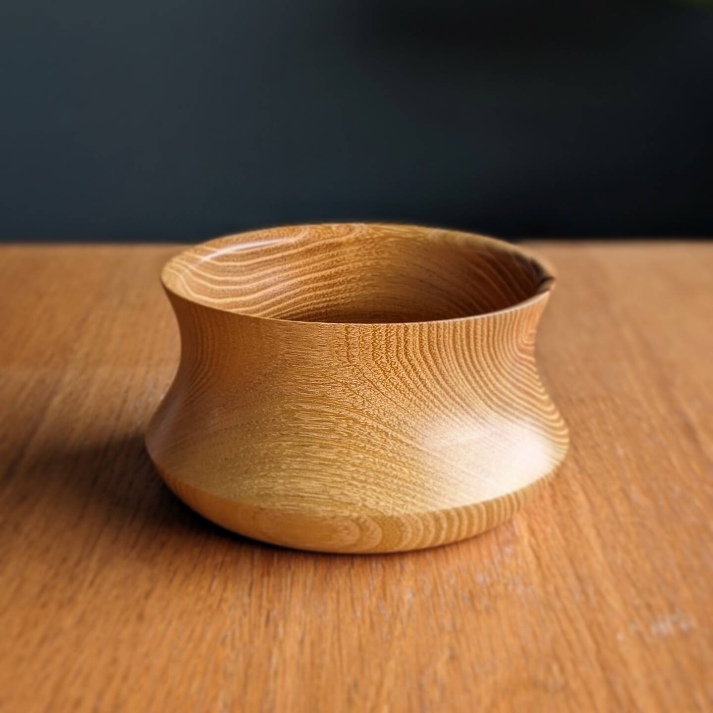 A new False Acacia pot finished up a few days ago with tung oil. Some nice subtle grain patterns in this one.