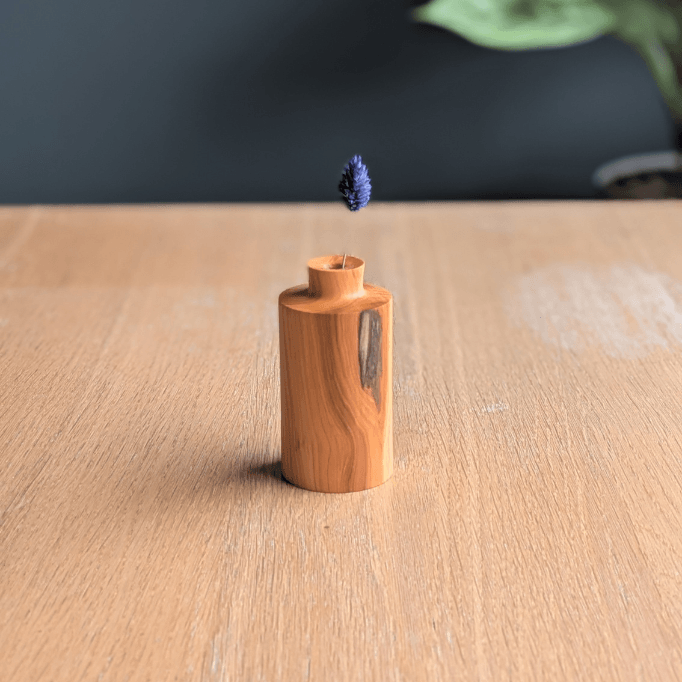 oew-yew-castle-law-bud-vase.png