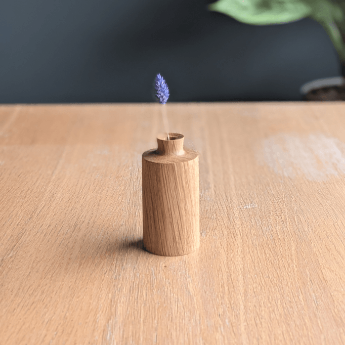 oew-oak-castle-law-bud-vase.png