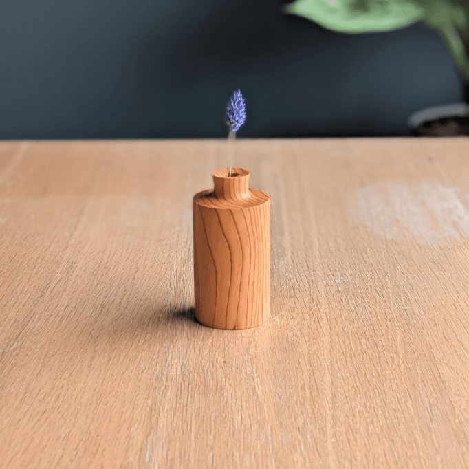 oew-yew-2-castle-law-bud-vase.png