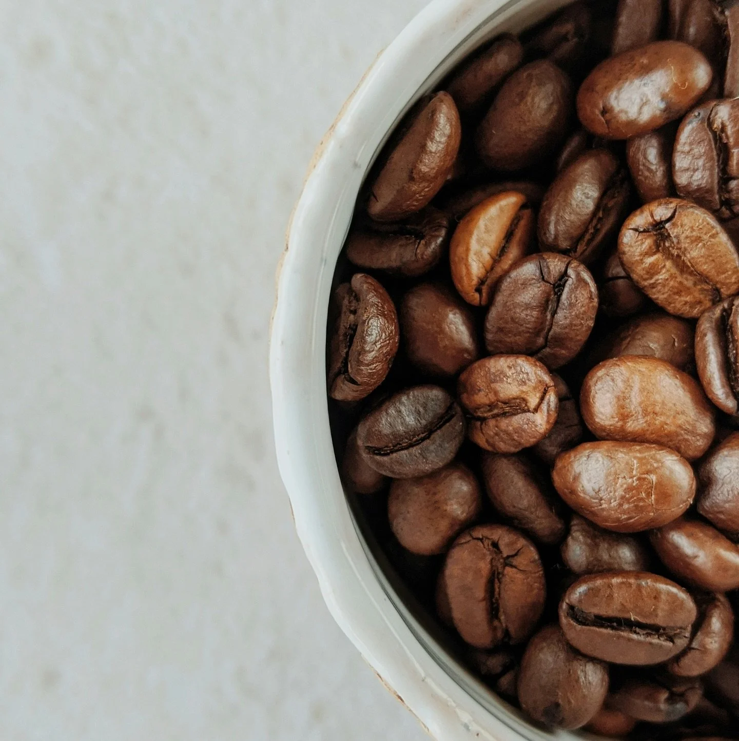 Coffee | We proudly brew Higher Ground beans, sourced at altitude and perfectly suited to life in our caravan.
Being located in a higher altitude, our coffee faces the elements, so we use beans that perform beautifully in any climate.
✨ Flavour profi