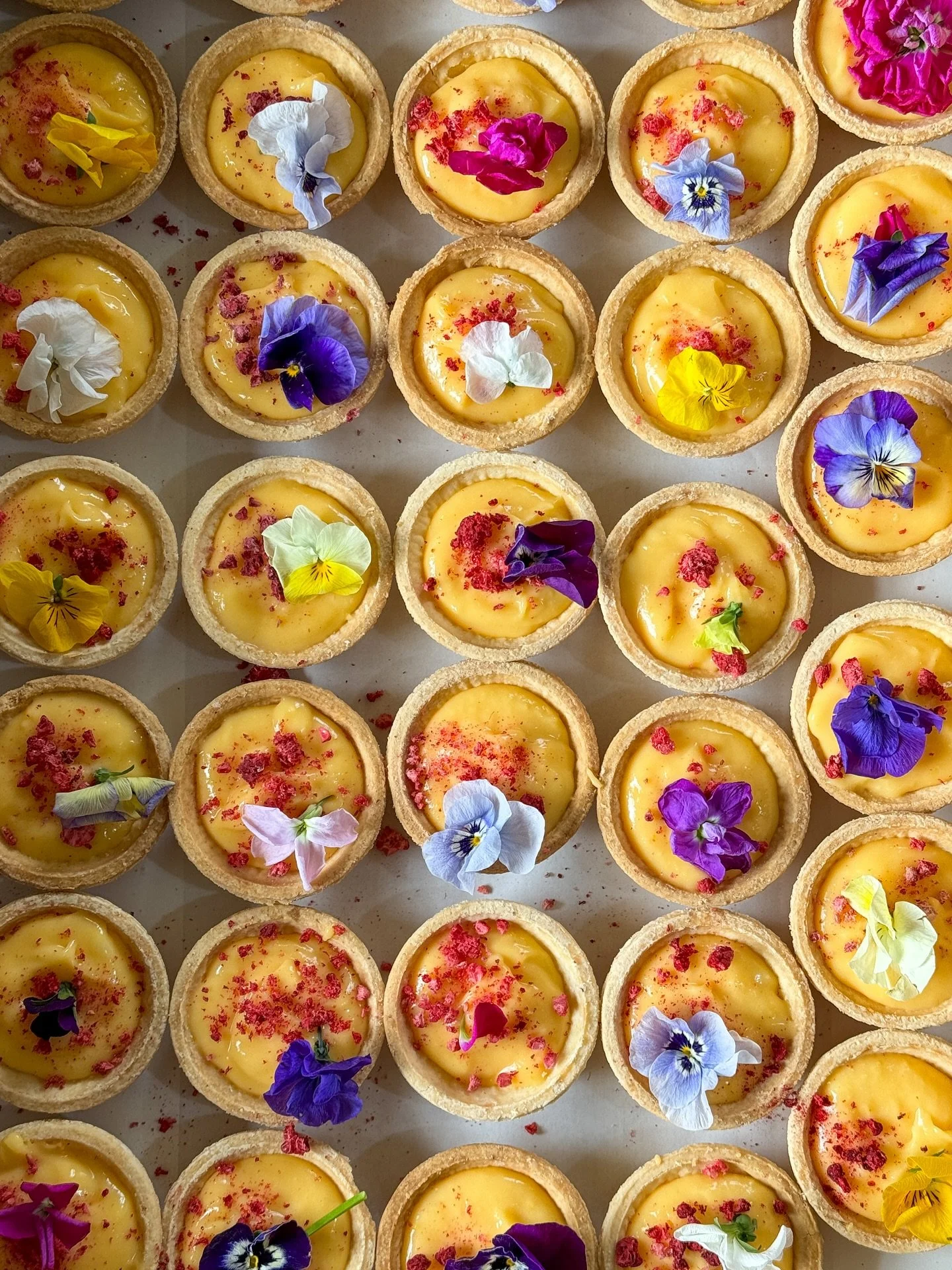 🍋 Golden lemon curd nestled in buttery pastry, finished with blooms fresh from the garden 🌸 A Sprig &amp; Thistle signature