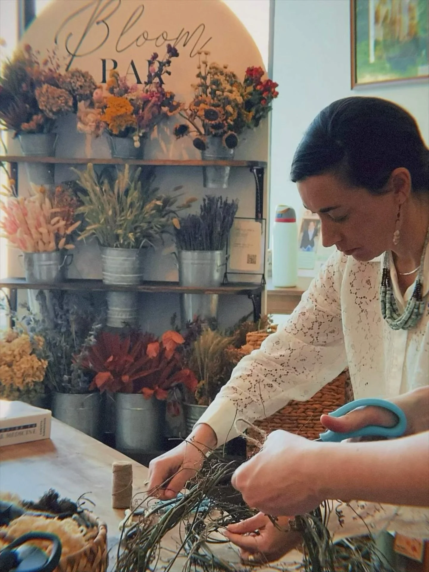 💐RECAP💐

We spent a relaxing afternoon with @visuallyrics.floral creating beauty in the shape of stunning floral wreaths!

Sad you missed it? 
We hope to have her back in store for Spring workshops!

Who&rsquo;s coming??