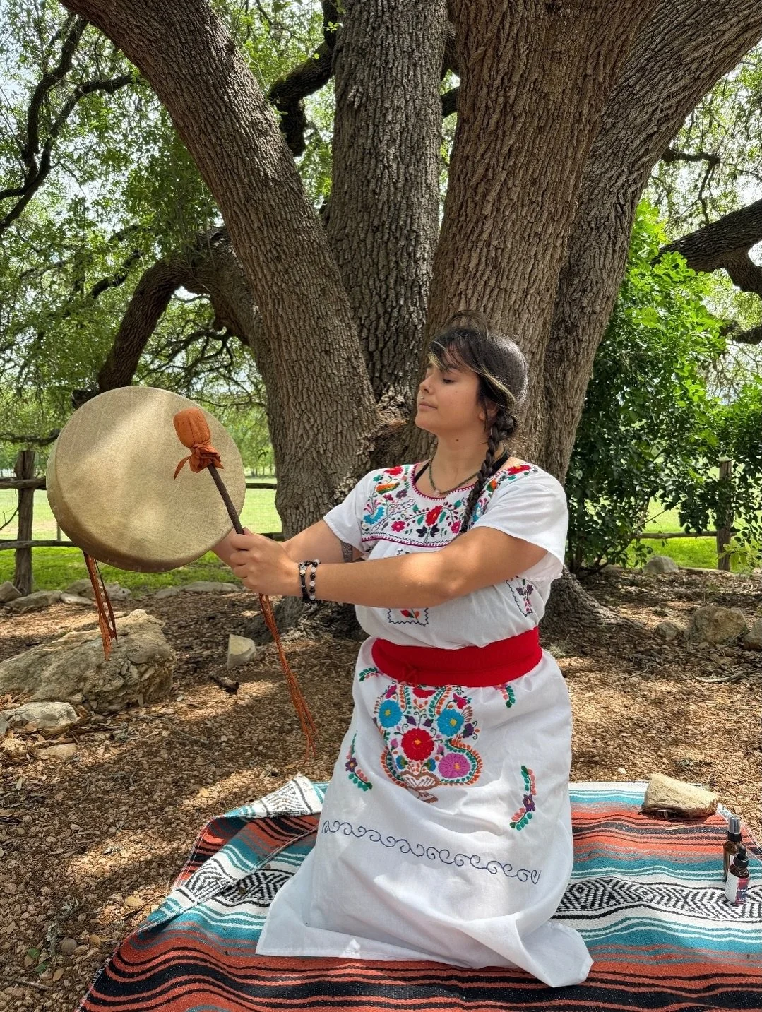 ⭐️VENDOR SPOTLIGHT⭐️

Poetic Bruja Botanica specializes in native herbals, hands-on learning experiences, and traditional Mexican healing arts in central Texas, and beyond. 
Established by queer &amp; Indigenous practitioner Iza Avalos in 2018, with 