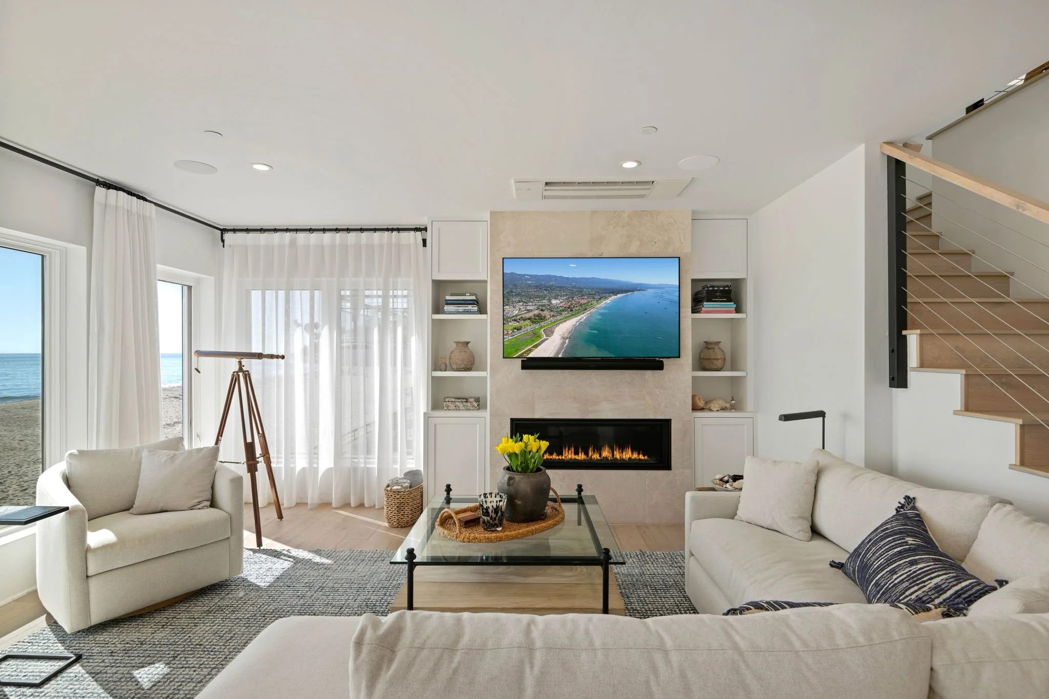 17 - Living Area.jpg