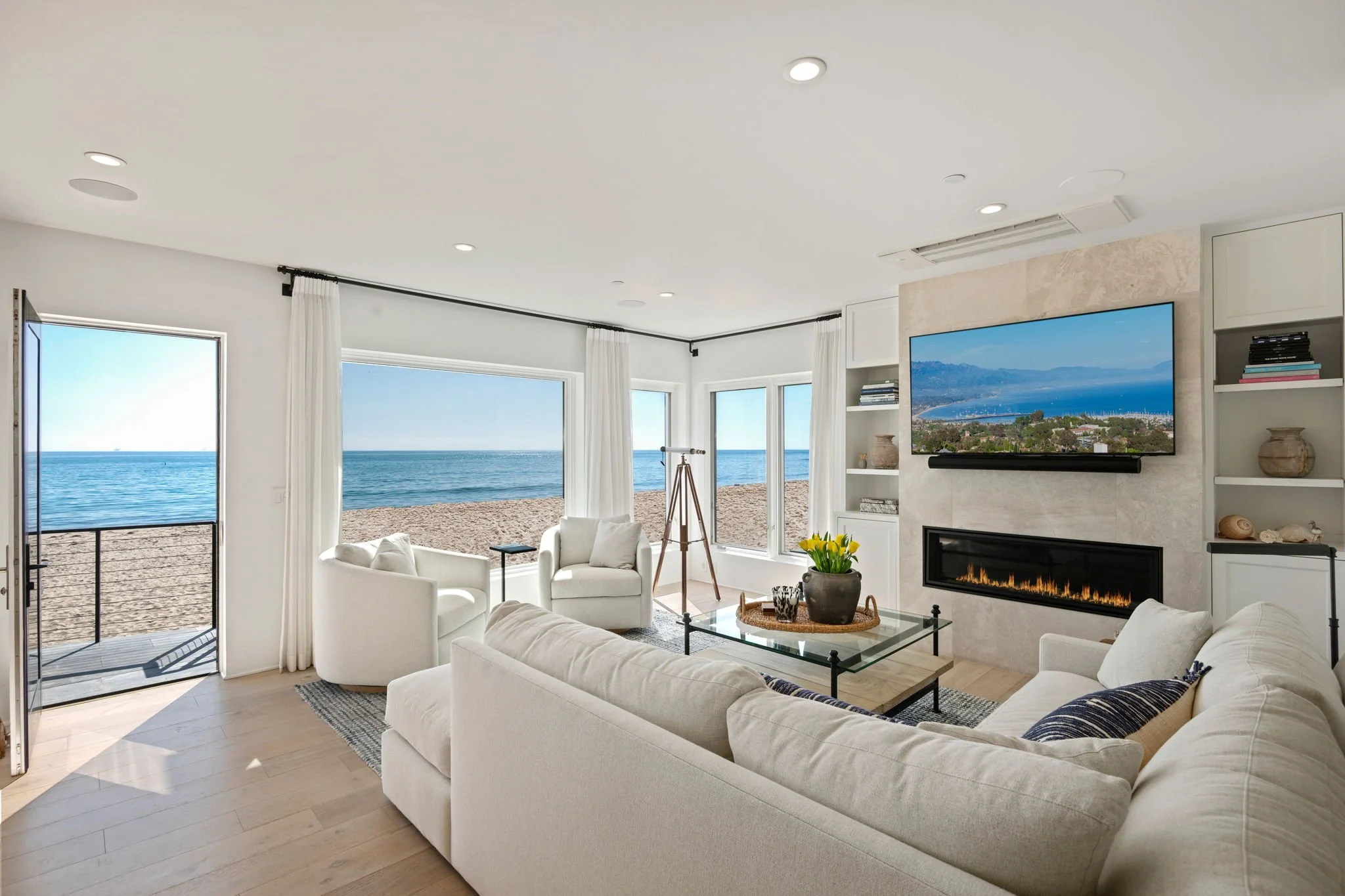 15 - Living Area.jpg