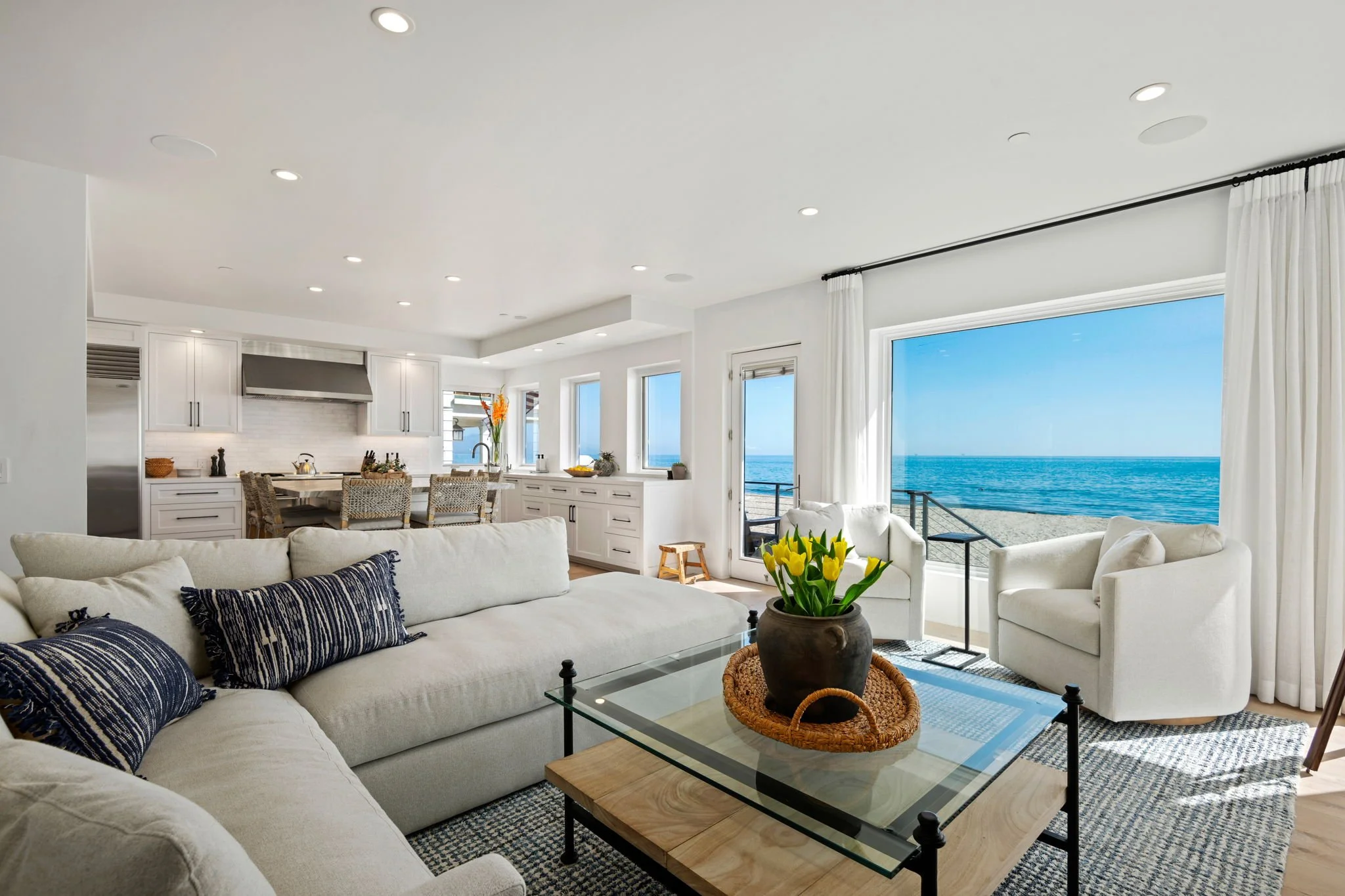 18 - Living Area.jpg