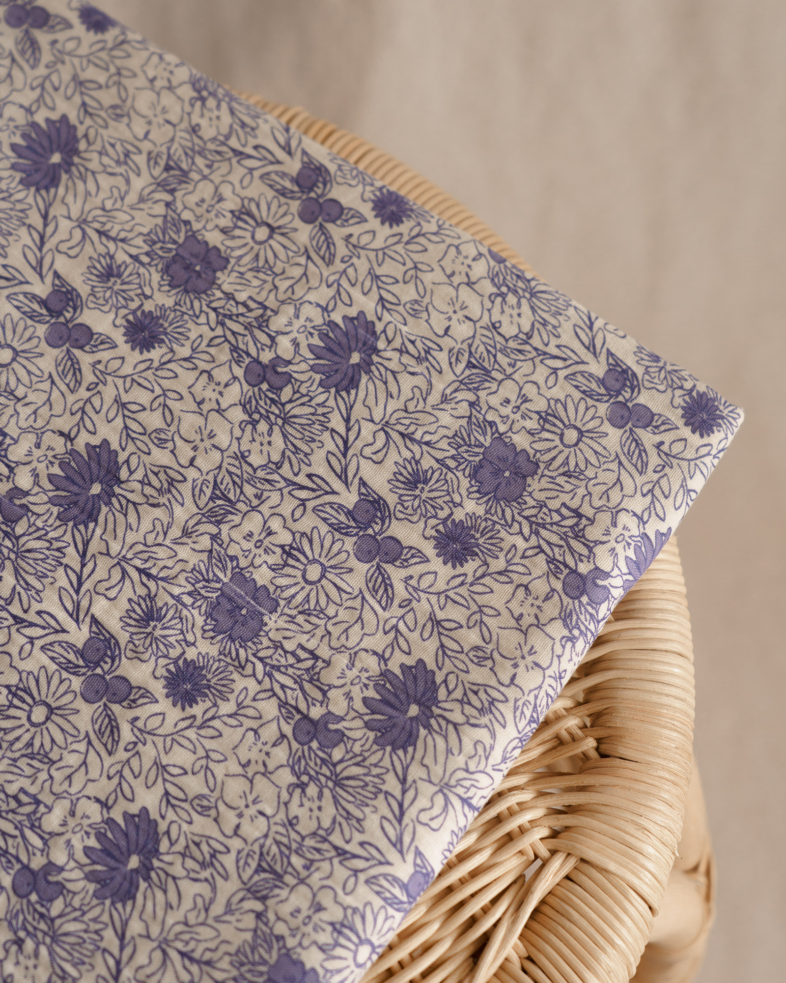 Double gauze / blue flowers / white