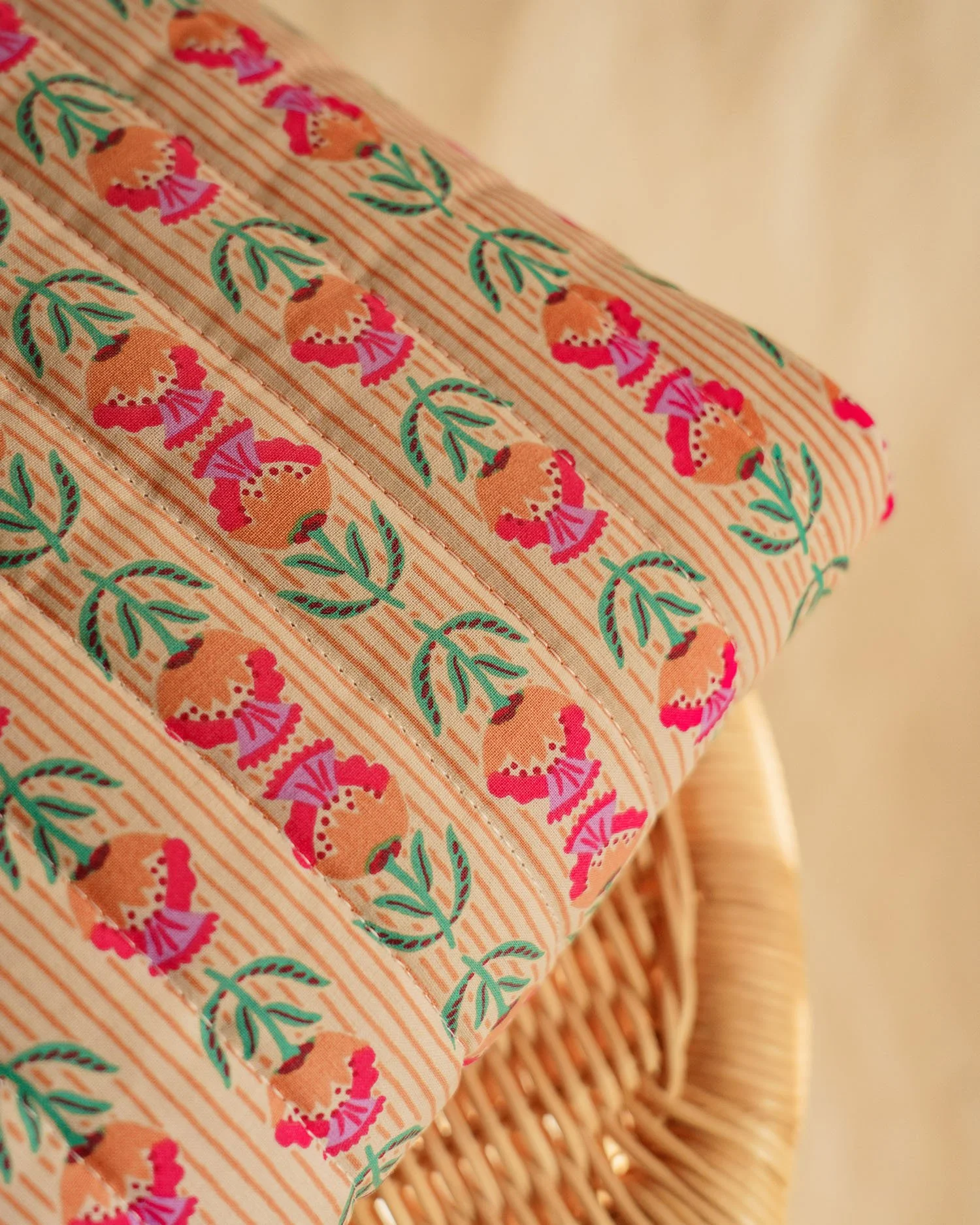 Quilted cotton / Folk Floral Pattern