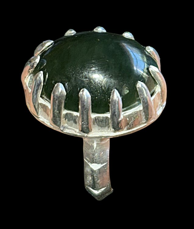Aliotti-John_JAA-Designs_ring-single-circlular-green-stone-in-silver-setting-637x750.jpg