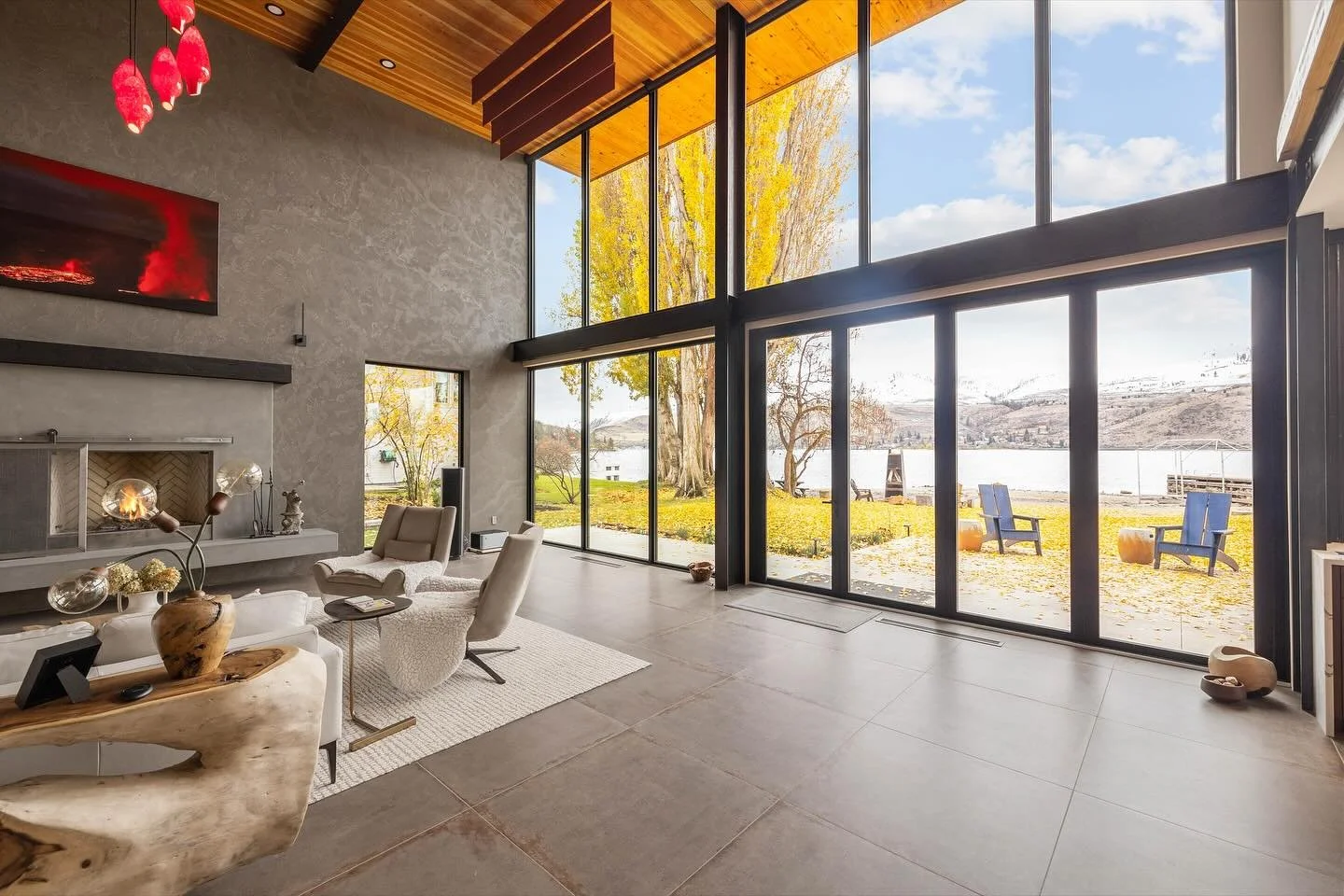 As summer fades and fall colors settle over Lake Chelan ๐โจ cozy nights by the fire and golden views through floor to ceiling windows make this home truly special
#LakeChelan #WenatcheeValley #ChelanCustomHomes #ParmenterHomes #CustomHomeBuilder #Lu