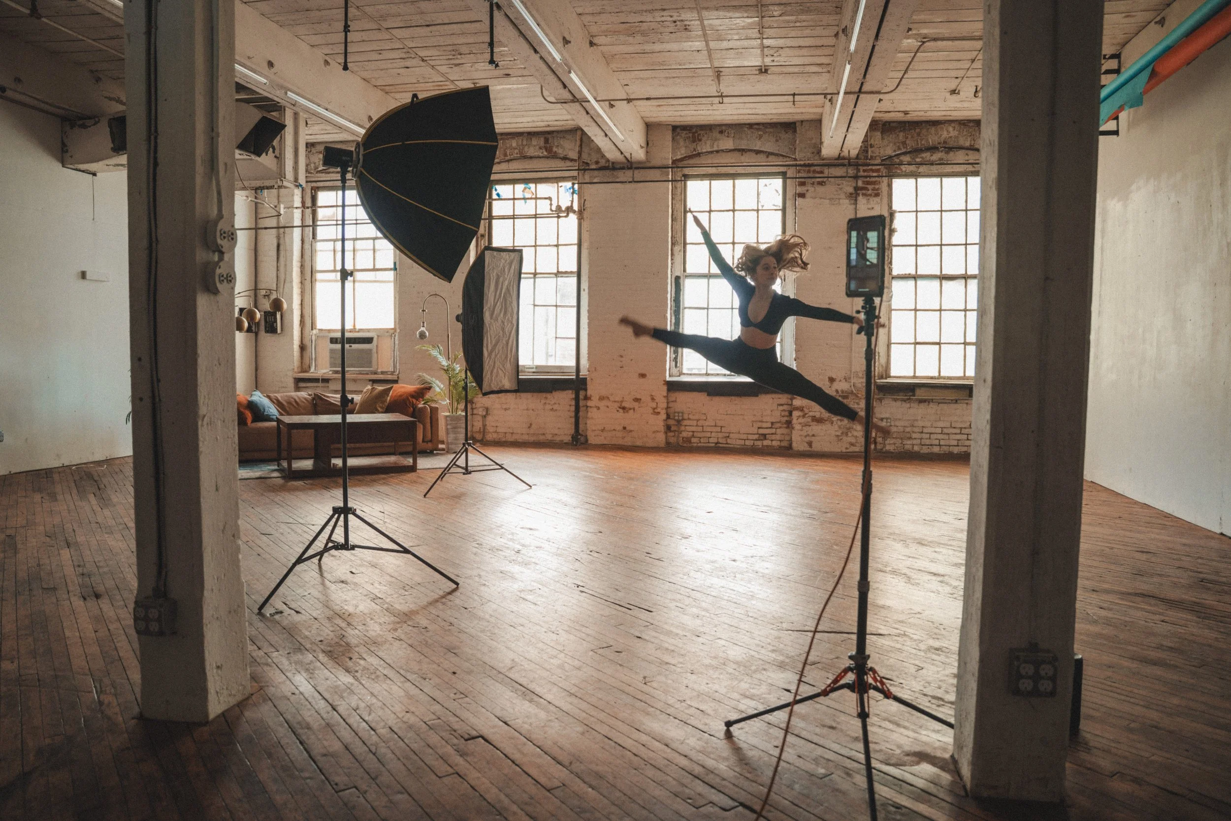 3, dancer jumping, -09701.jpg