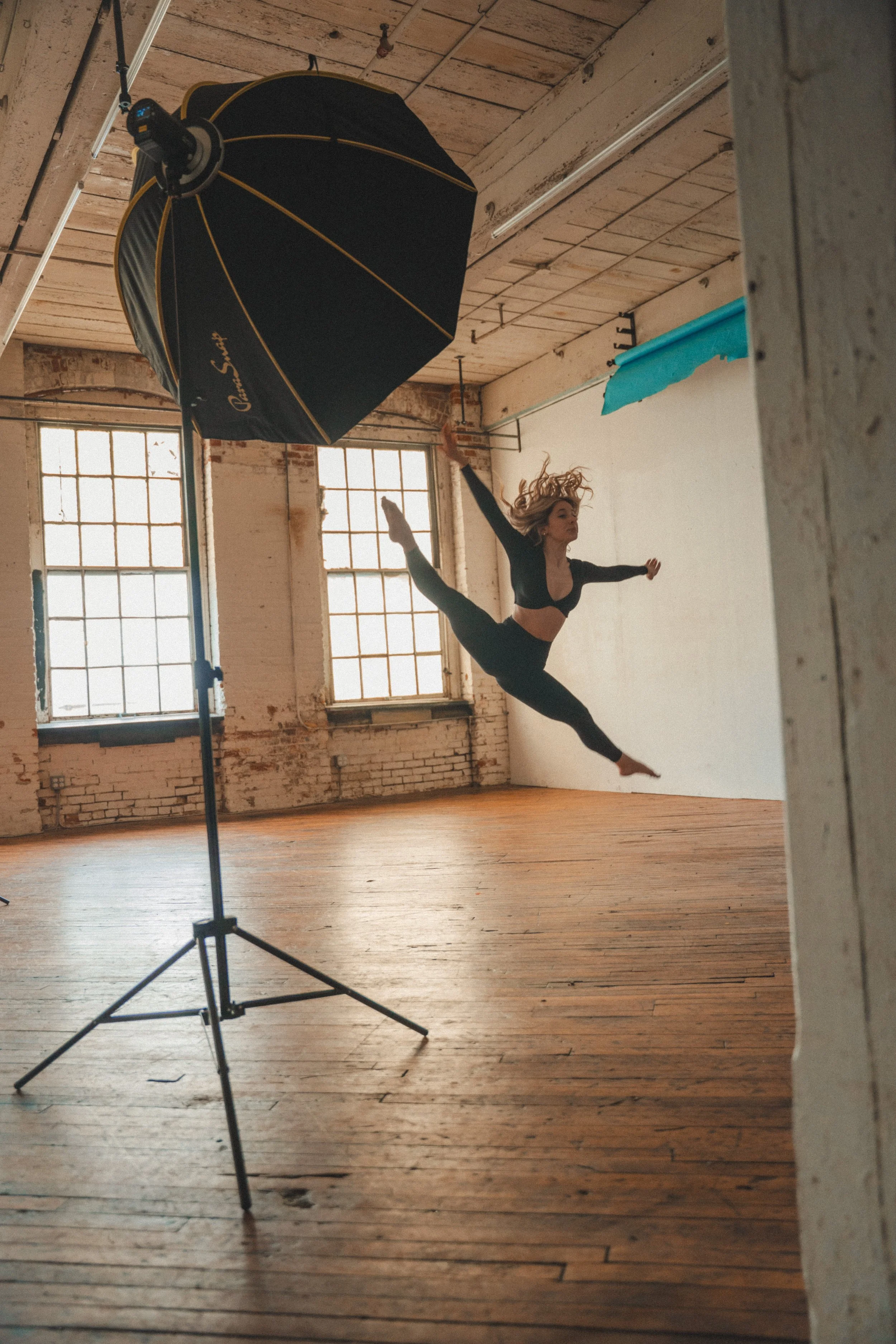 6, dancer jumping, -09719.jpg