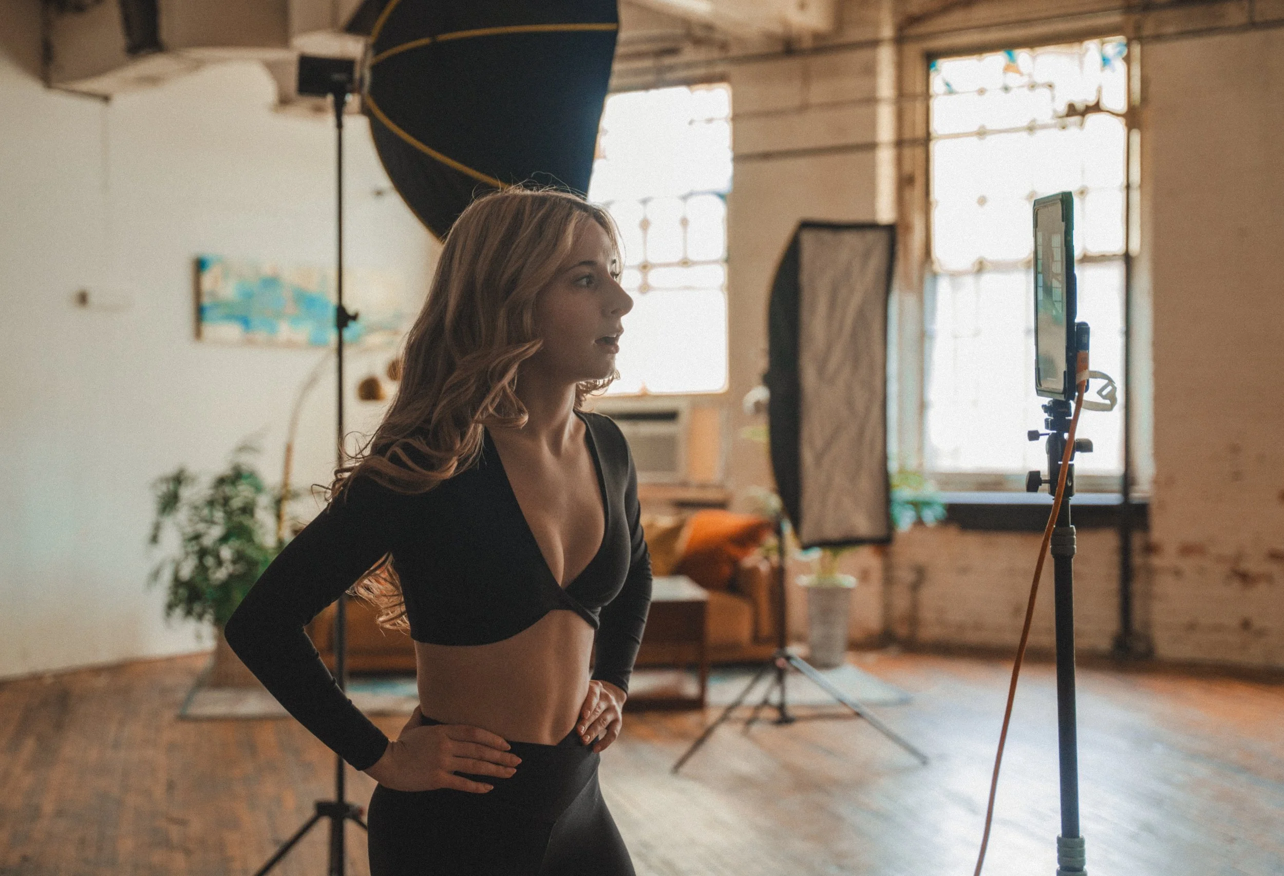 4, dancer looking at photos, -09695.jpg