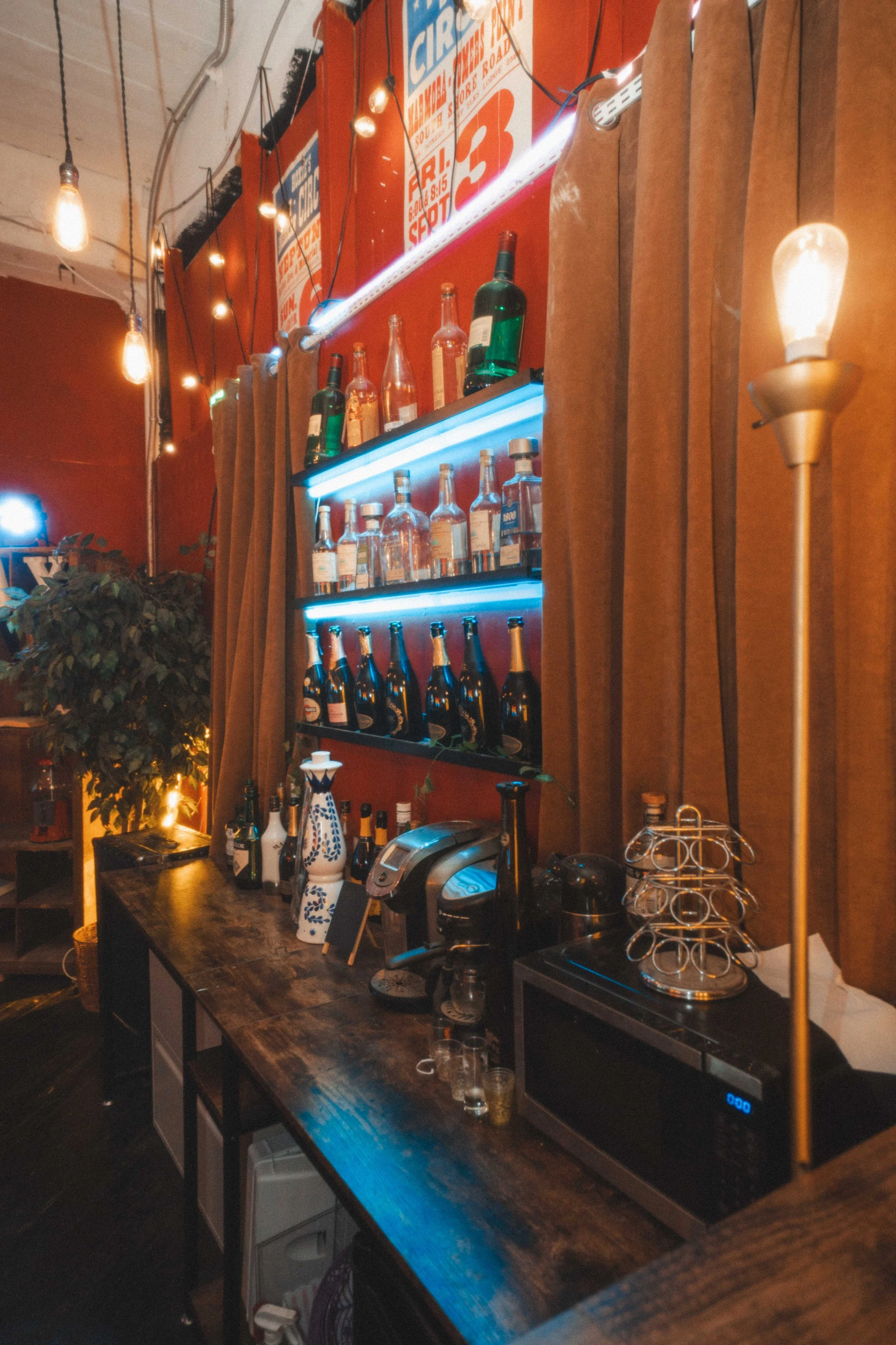 11, bar, -07688.jpg
