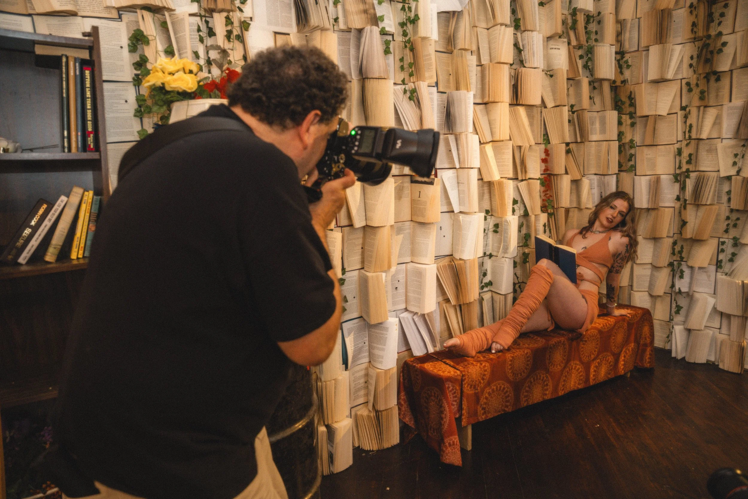 1, steven shooting at the bookwall, -05404.jpg