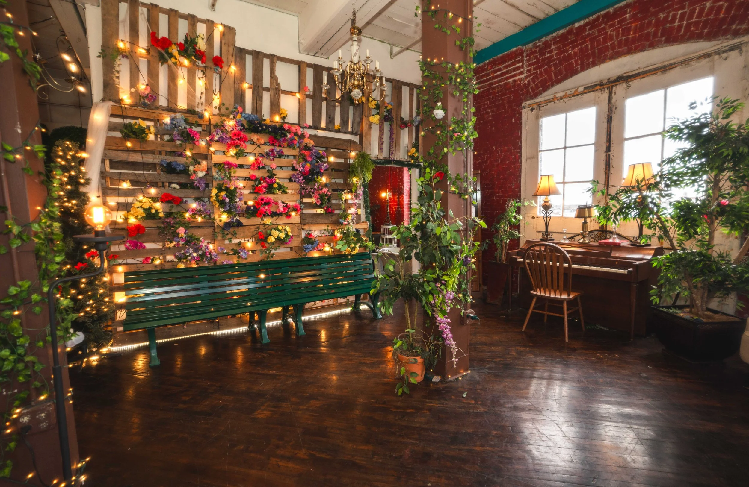 25, pallete wall and piano, -00938.jpg