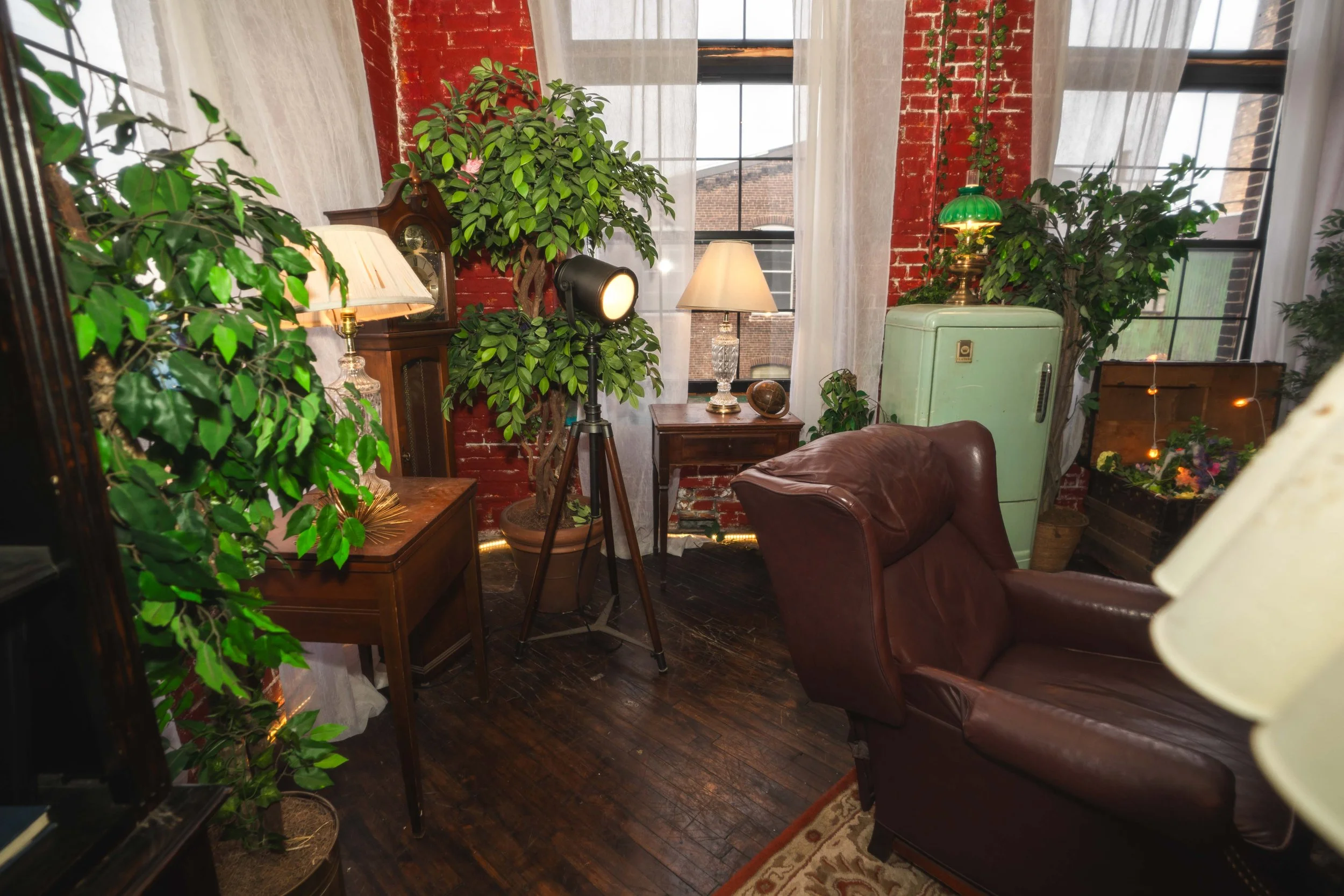 22, behind desk, -00924.jpg