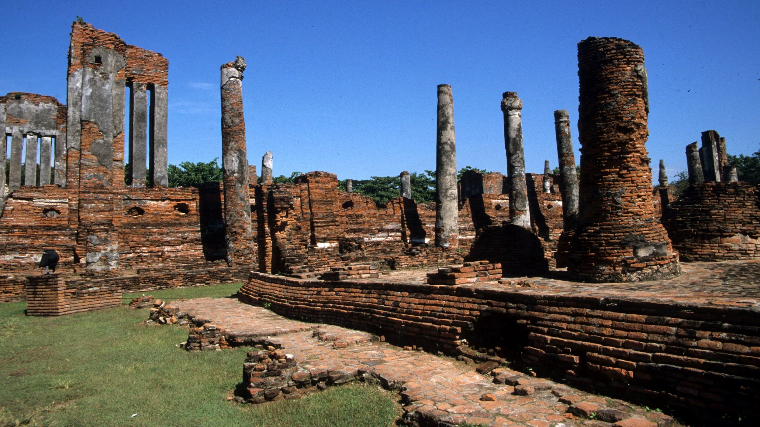 AYUDTHAYA - IMPERIAL PALACE RUINS Z.jpg