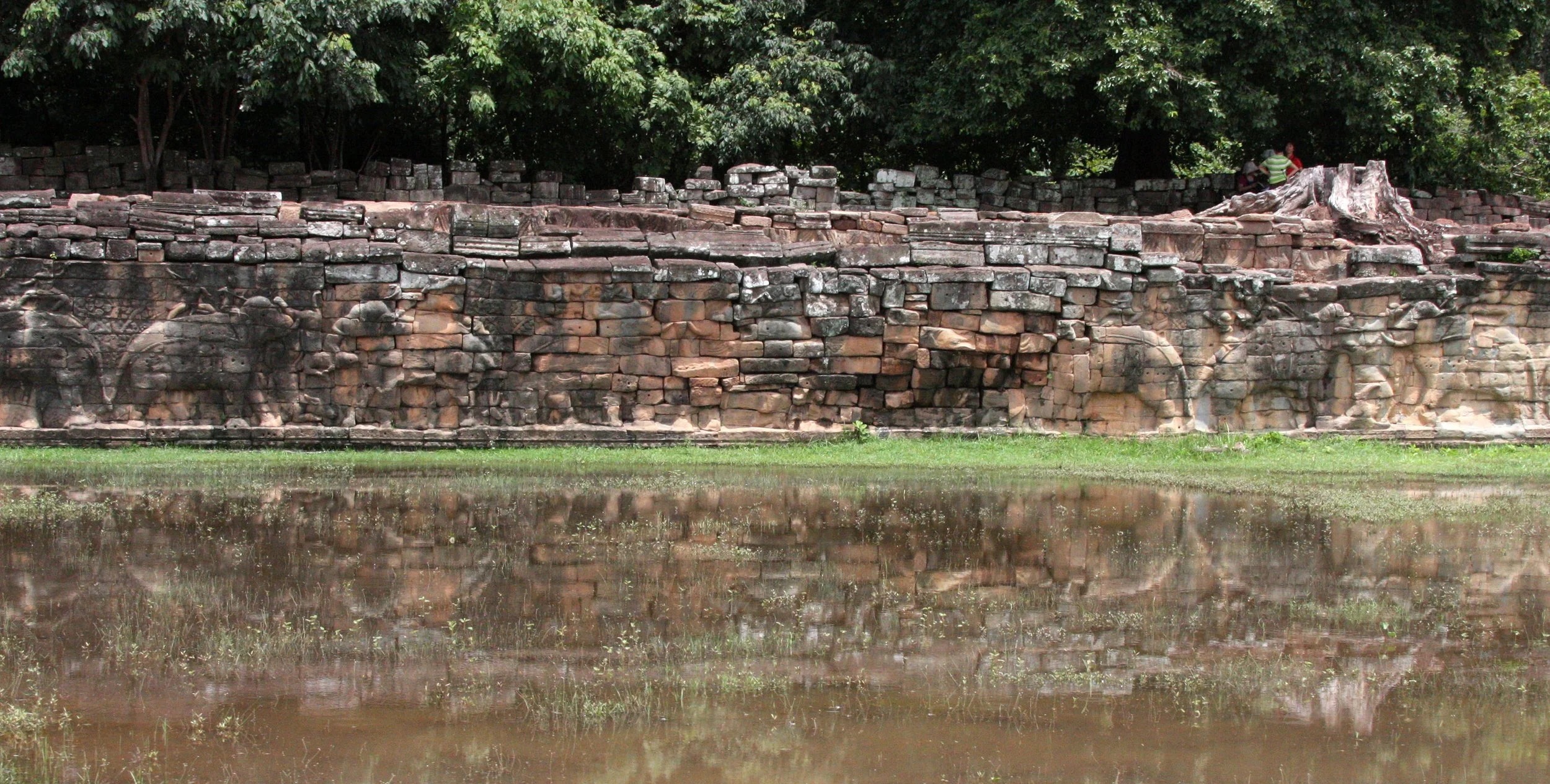 ELEPHANT TERRACE - CAMBODIA - JULY 2010 (9).JPG