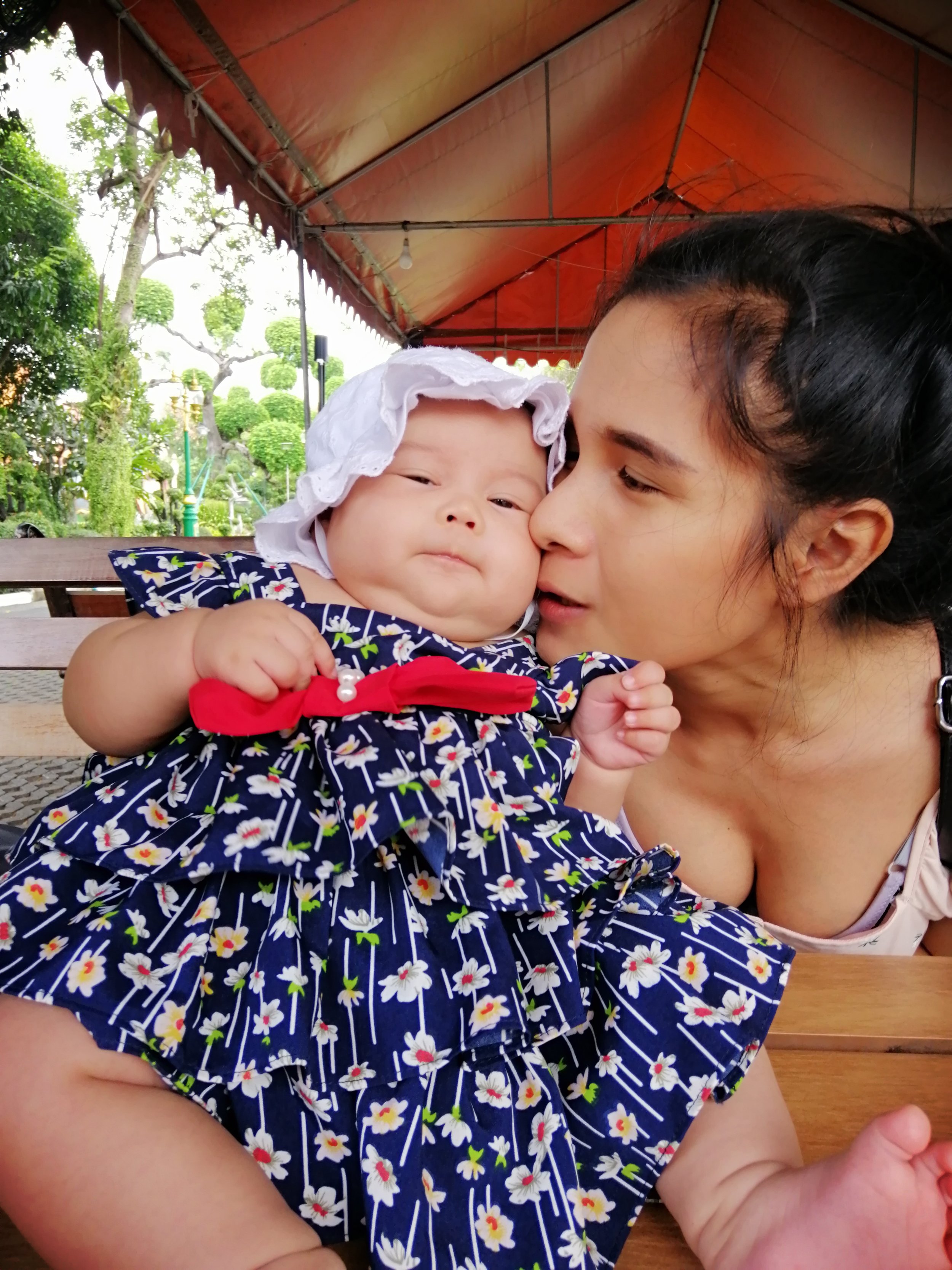 2020 Wat Arun with Liana, Cokie and Gift (44).jpg