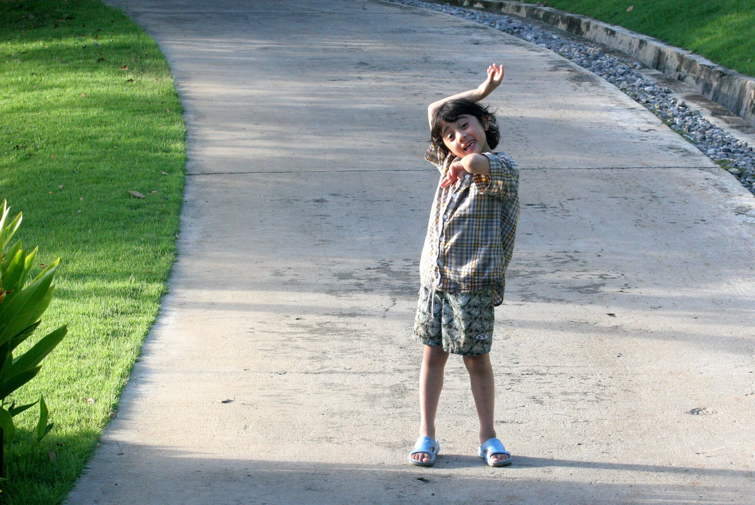 KOH LANTA - 2008 - HANGING IN LANTA (18).JPG