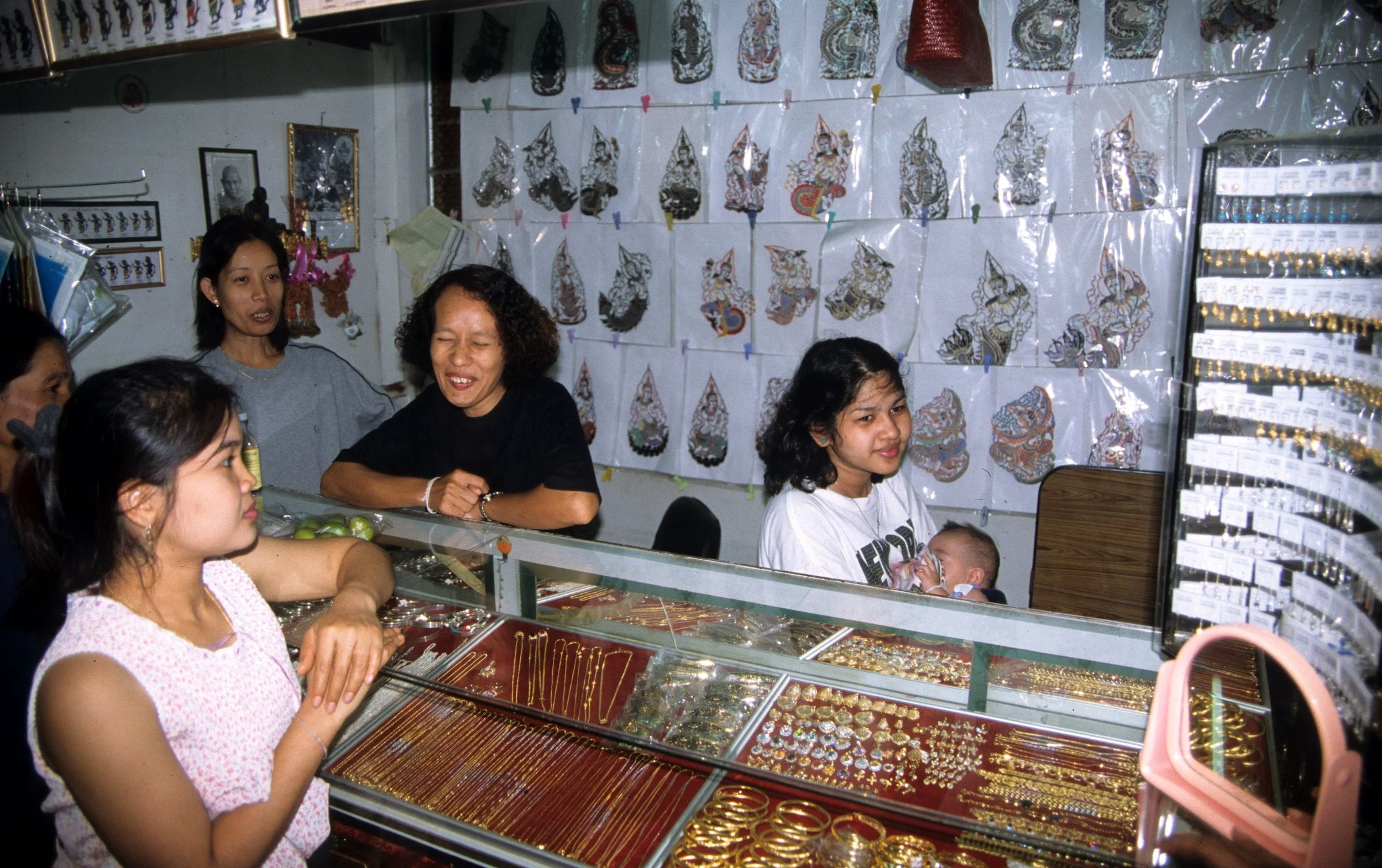2004 Nakhonsithammarat Markets, Monks and Baby Cokie (82).jpg