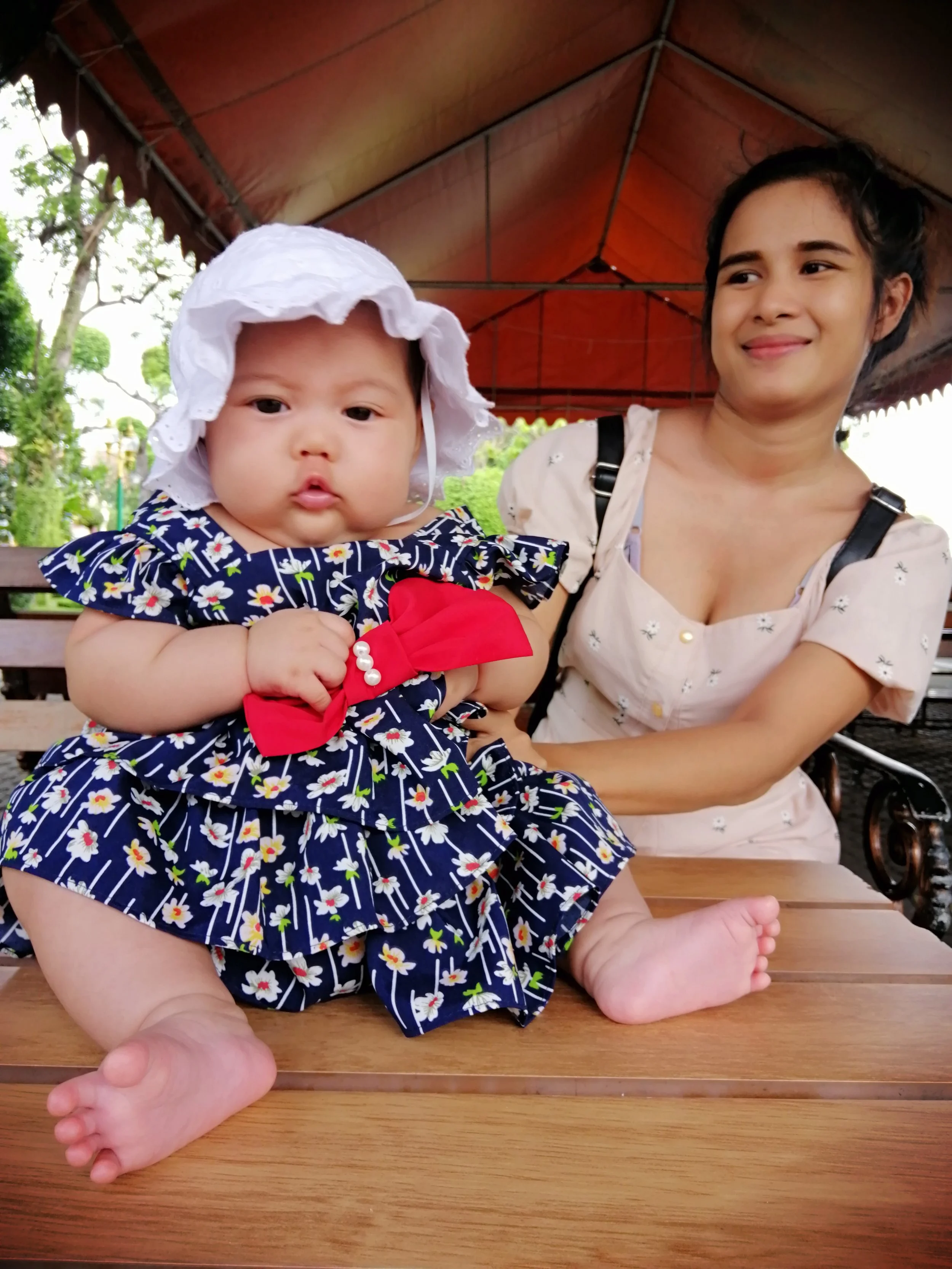 2020 Wat Arun with Liana, Cokie and Gift (40).jpg