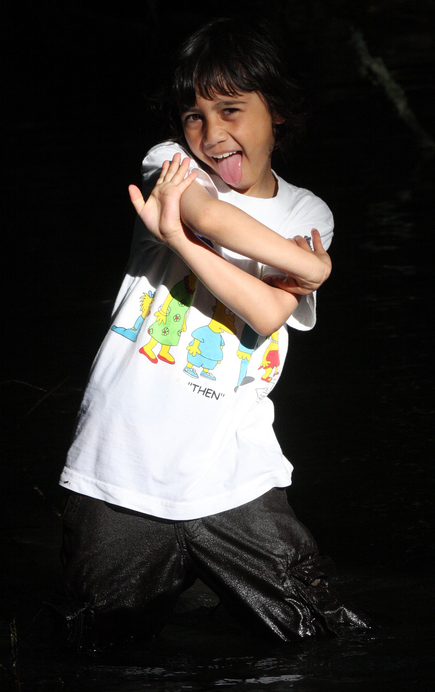 2009-5-30 COKIE HAMING IT UP AT NEAL'S PLACE ON THE DUNGENESS.JPG