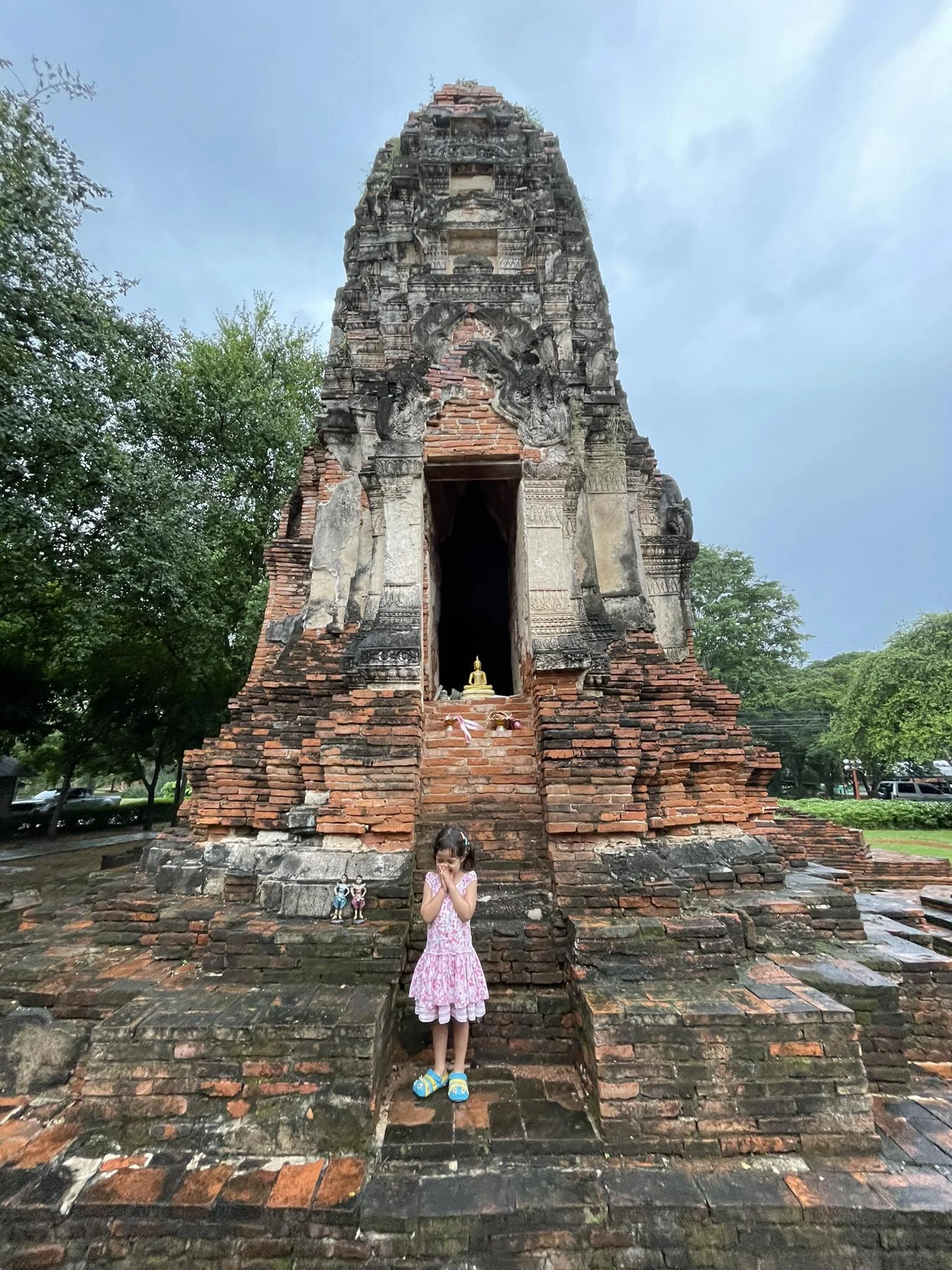 2022 Ayutthaya with Cokie. Liana & Lalita & Gift (2).jpg