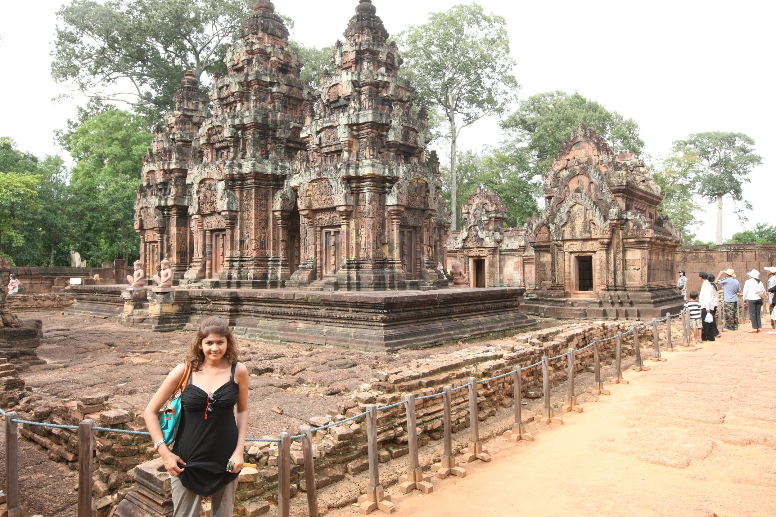 BANTEAY SREI TEMPLE - CAMBODIA (15).JPG