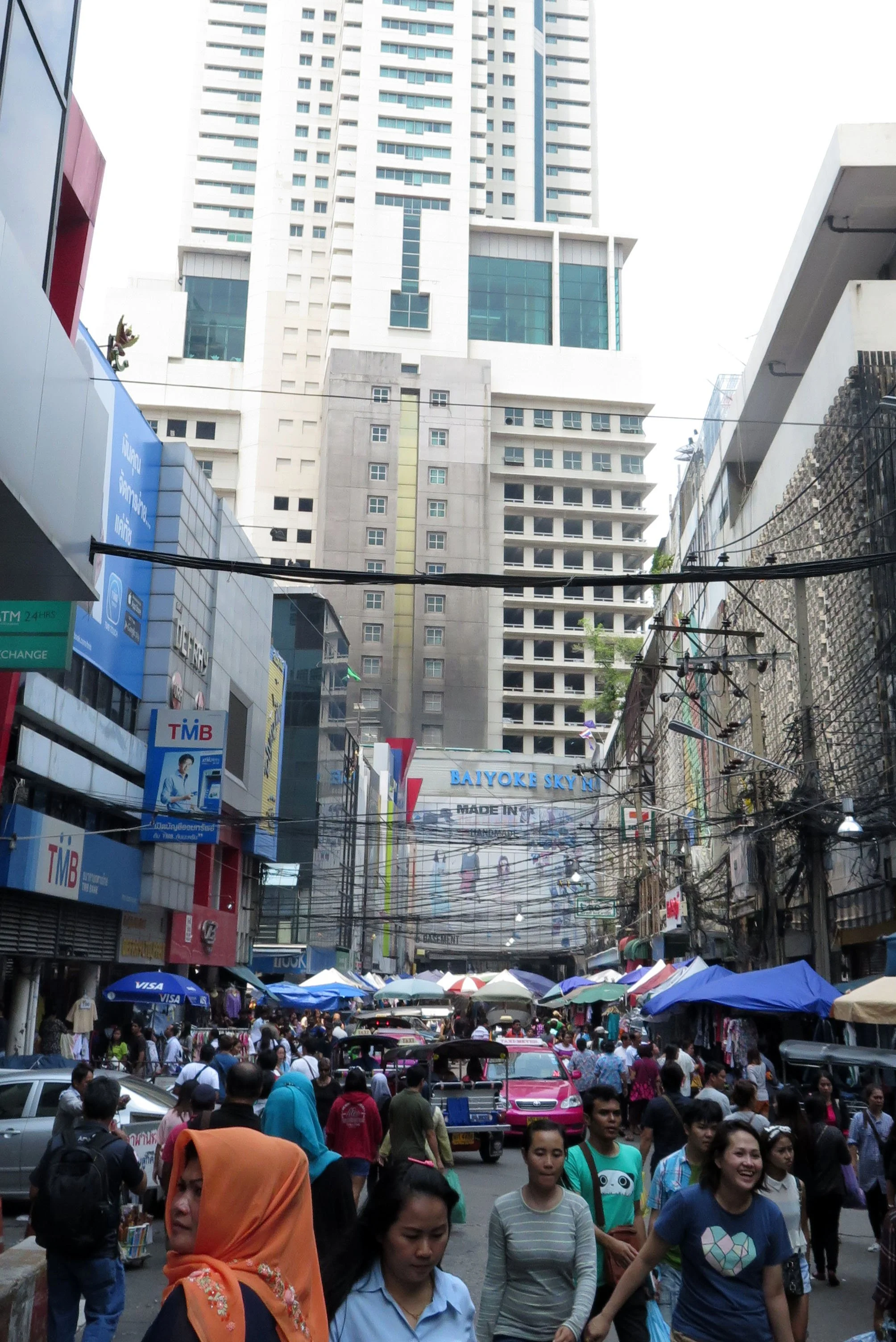 2015 - BANGKOK - BAIYOKE VIEW DECK - WEEKEND OF 29 MARCH 2015 (64).JPG