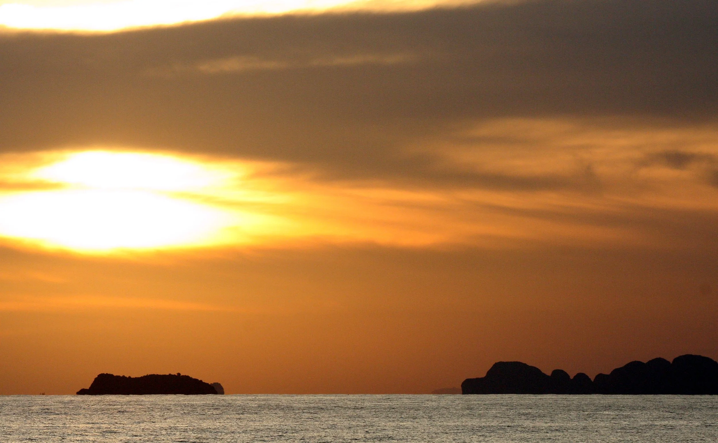 KOH LANTA - 2008 -  SUNSET AT OTTO'S (25).JPG