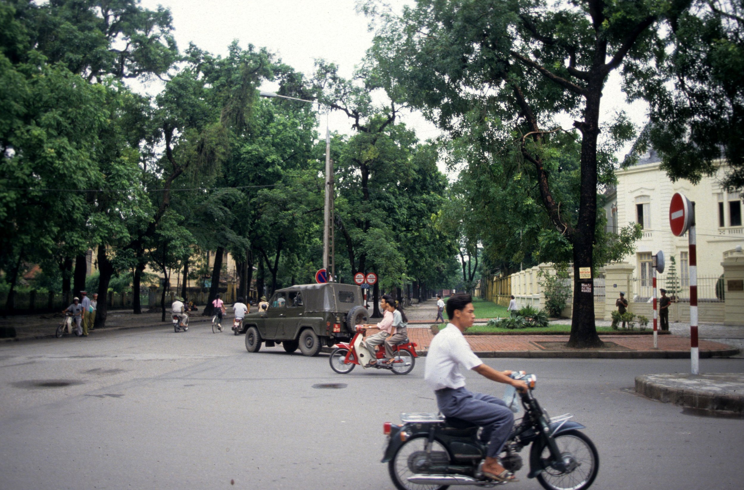 HANOI - STREET SCENES (2).jpg