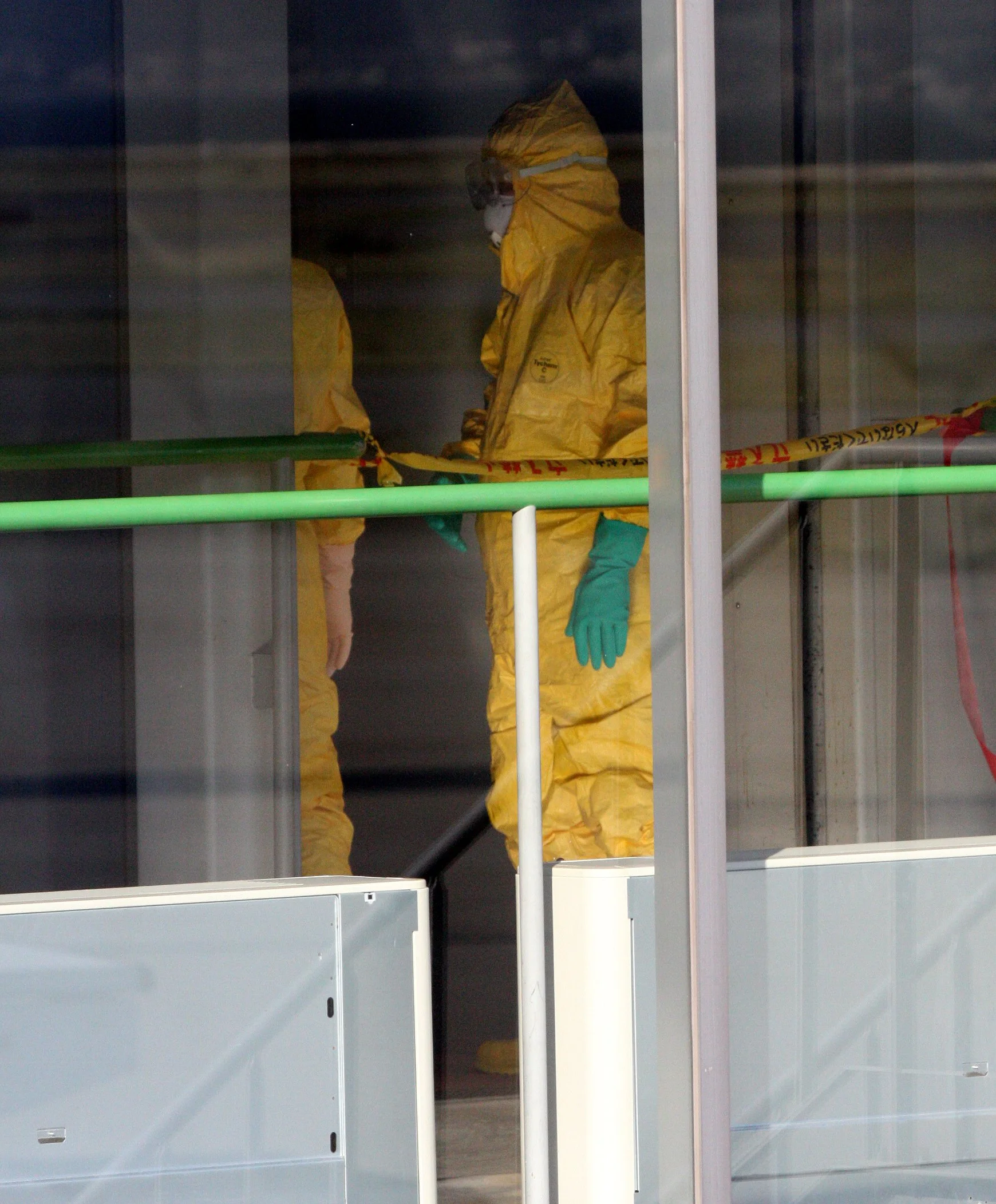 OSAKA - MAY 2009 - SWINE FLU INSPECTORS.JPG