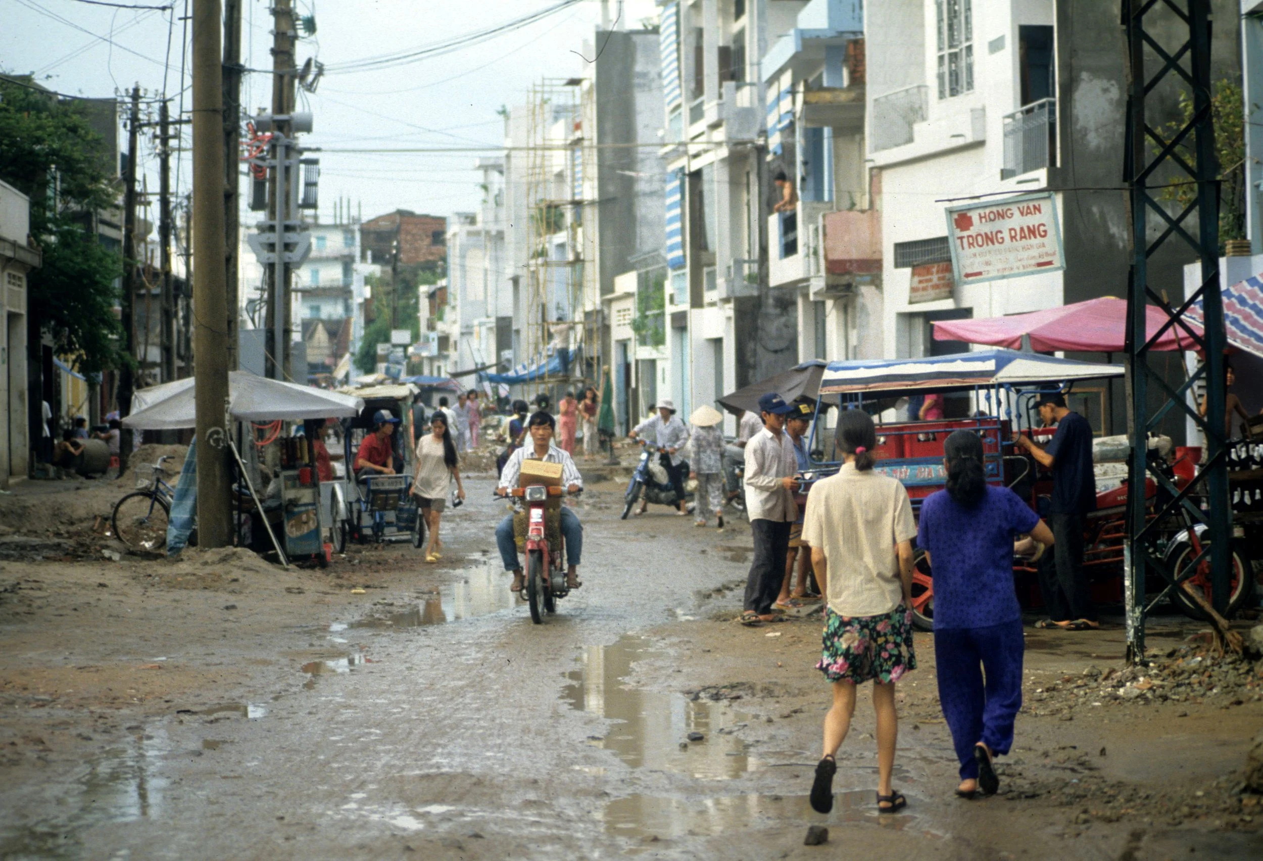 SAIGON - CITY SCENES IN 1994 (12).jpg