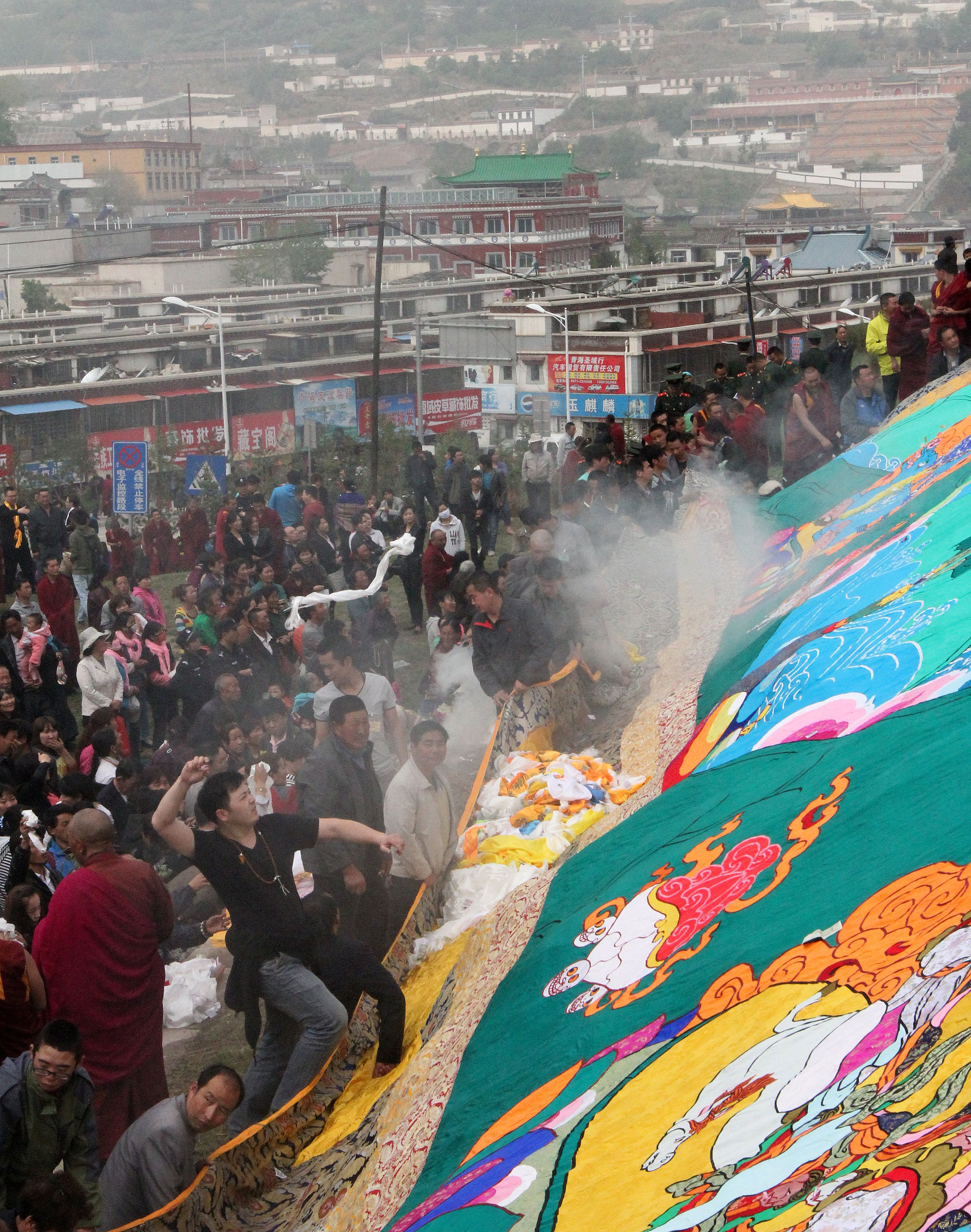 KUMBUM MONASTERY - QINGHAI - SUNNING BUDDHA FESTIVAL 2013 (269).JPG