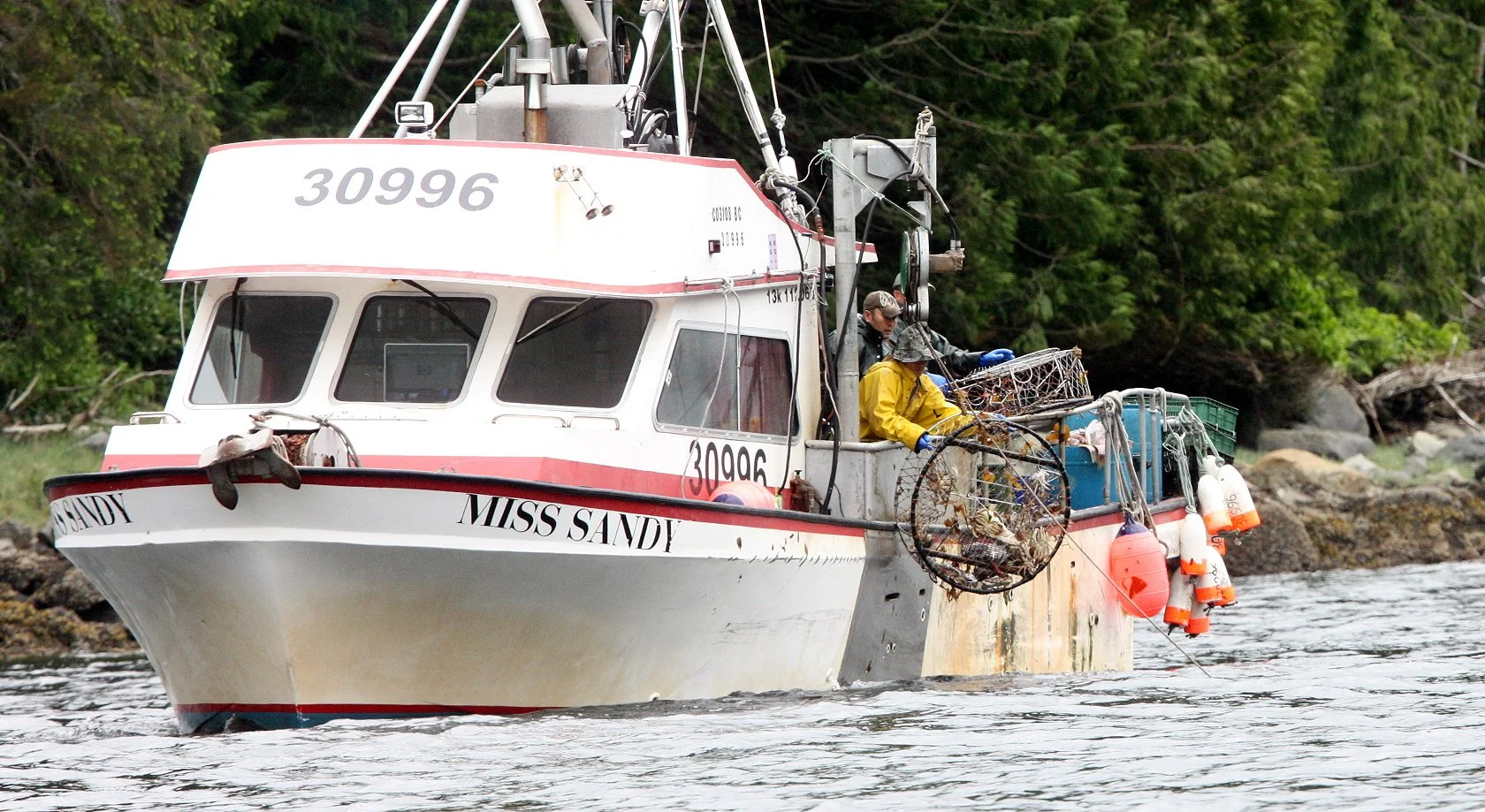 KNIGHT'S INLET BRITISH COLUMBIA - DUNGENESS CRAB FISHERMEN (2).JPG