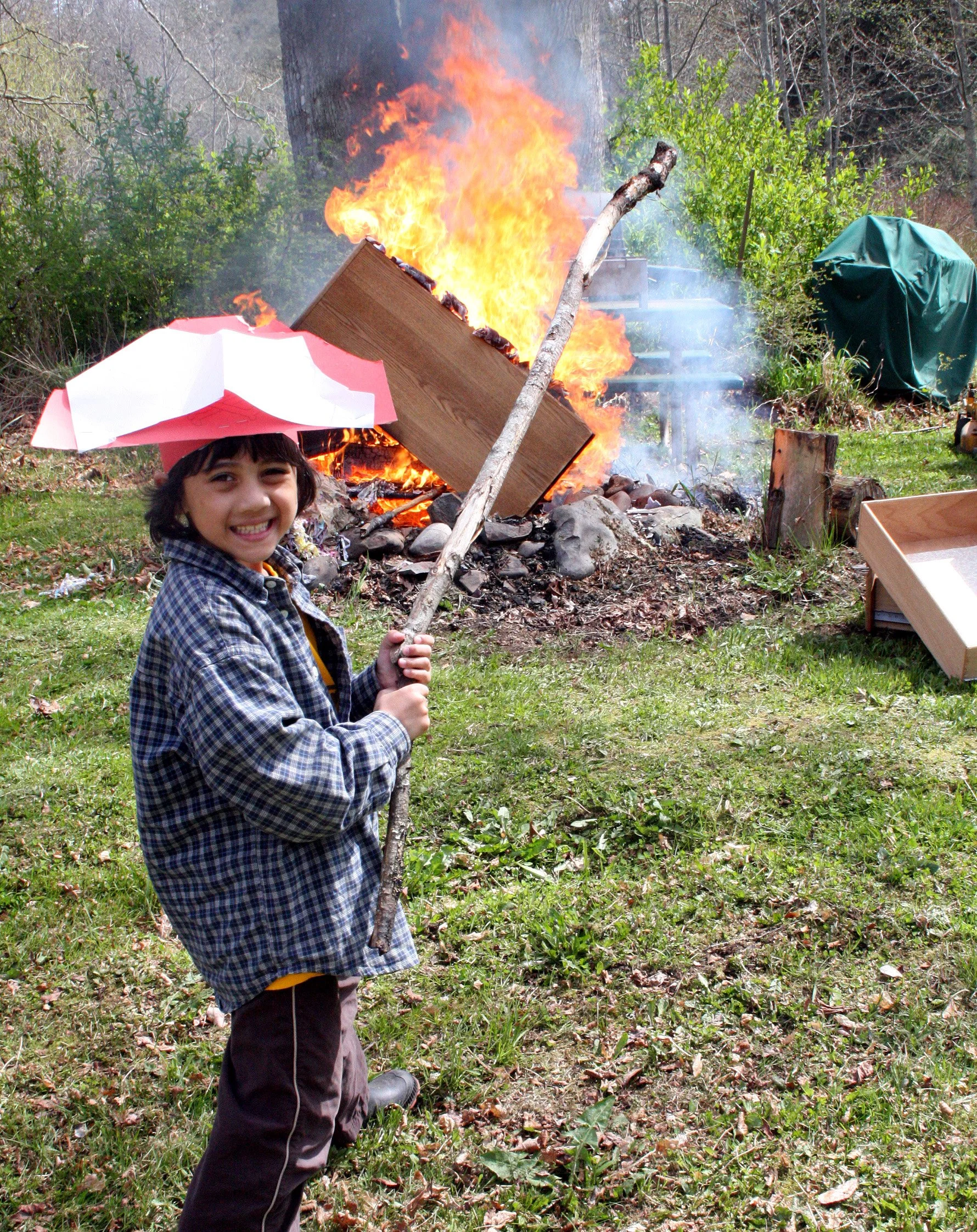 2009-4-19 BURNING DRESSERS FOR FUN (6).JPG