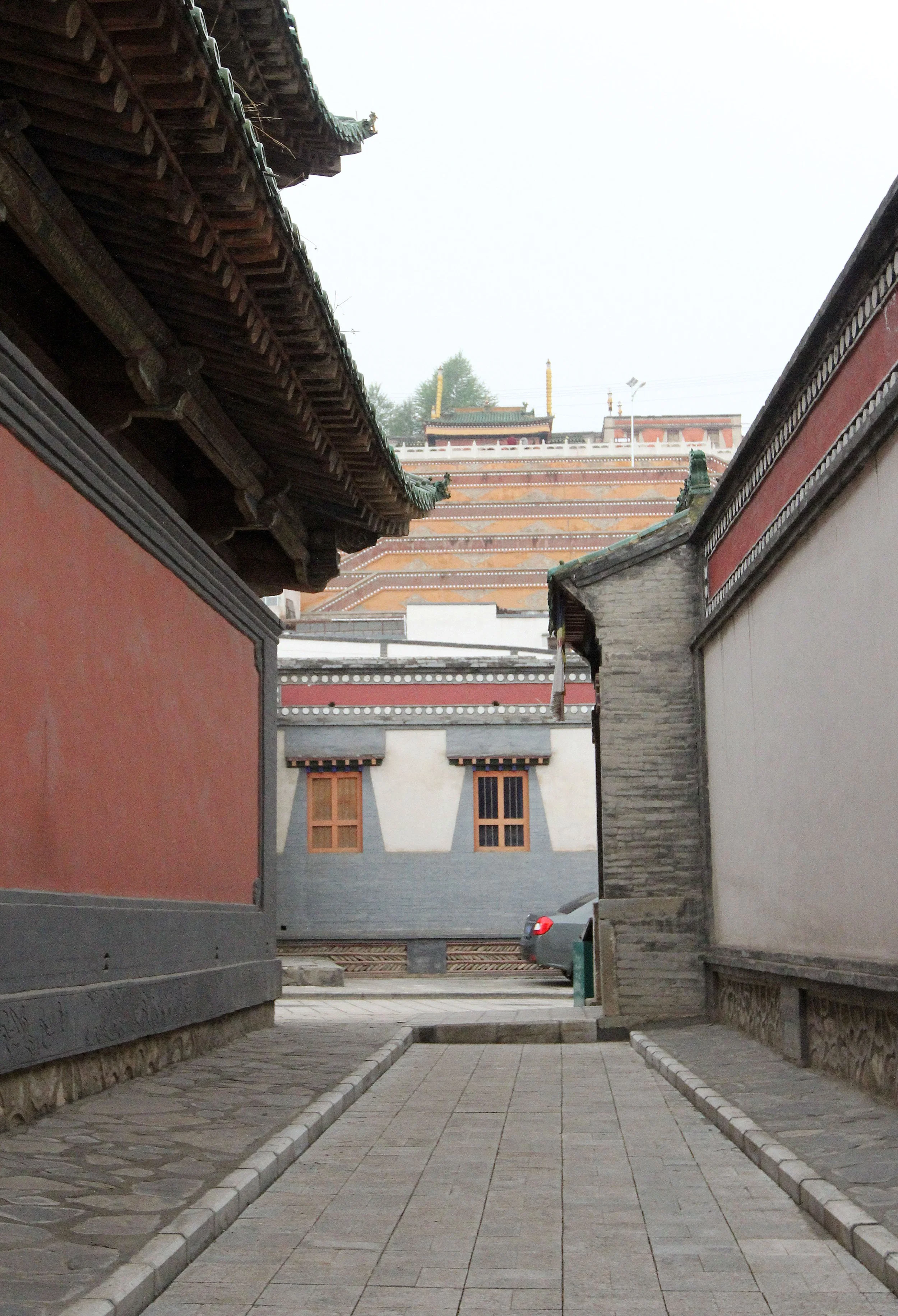 KUMBUM MONASTERY - QINGHAI - SUNNING BUDDHA FESTIVAL 2013 (1).JPG
