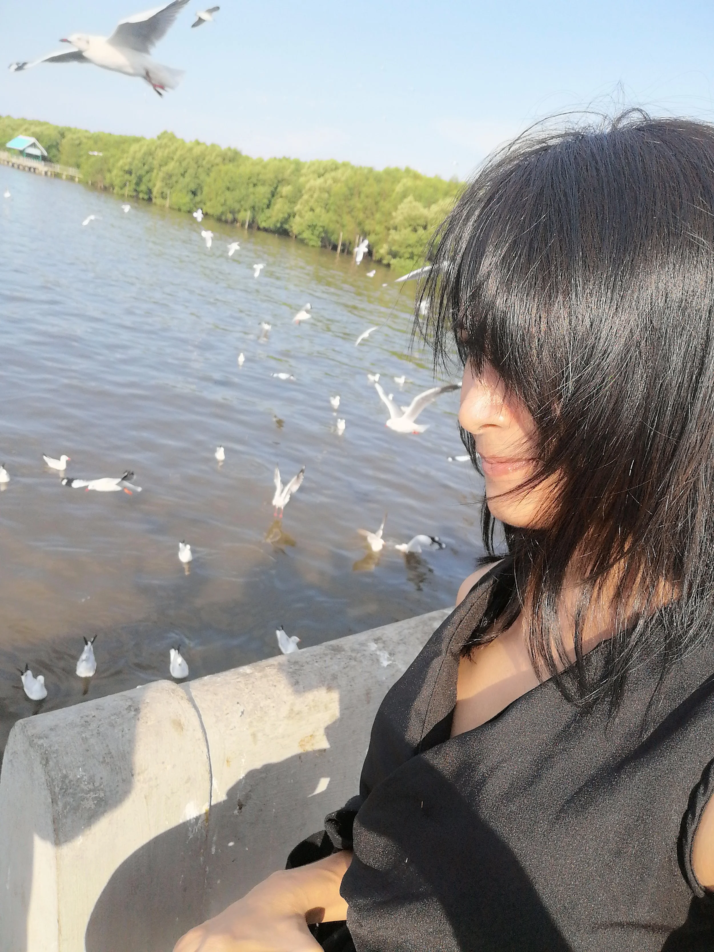 2018 Pics with Gift in Thailand (96).jpg