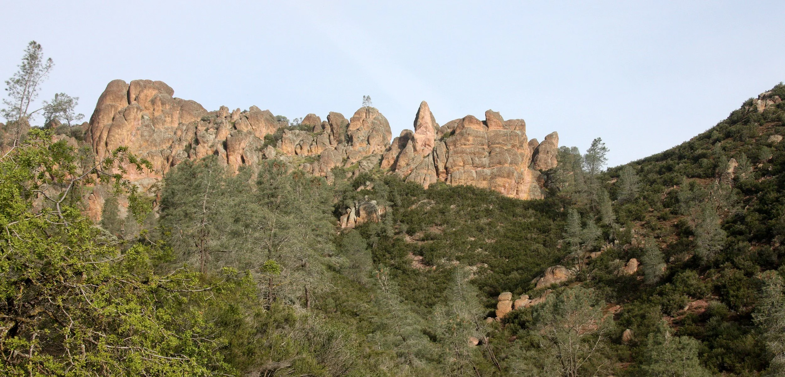 PINNACLES NATIONAL MONUMENT CALIFORNIA - VIEWS OF THE REGION (13).JPG