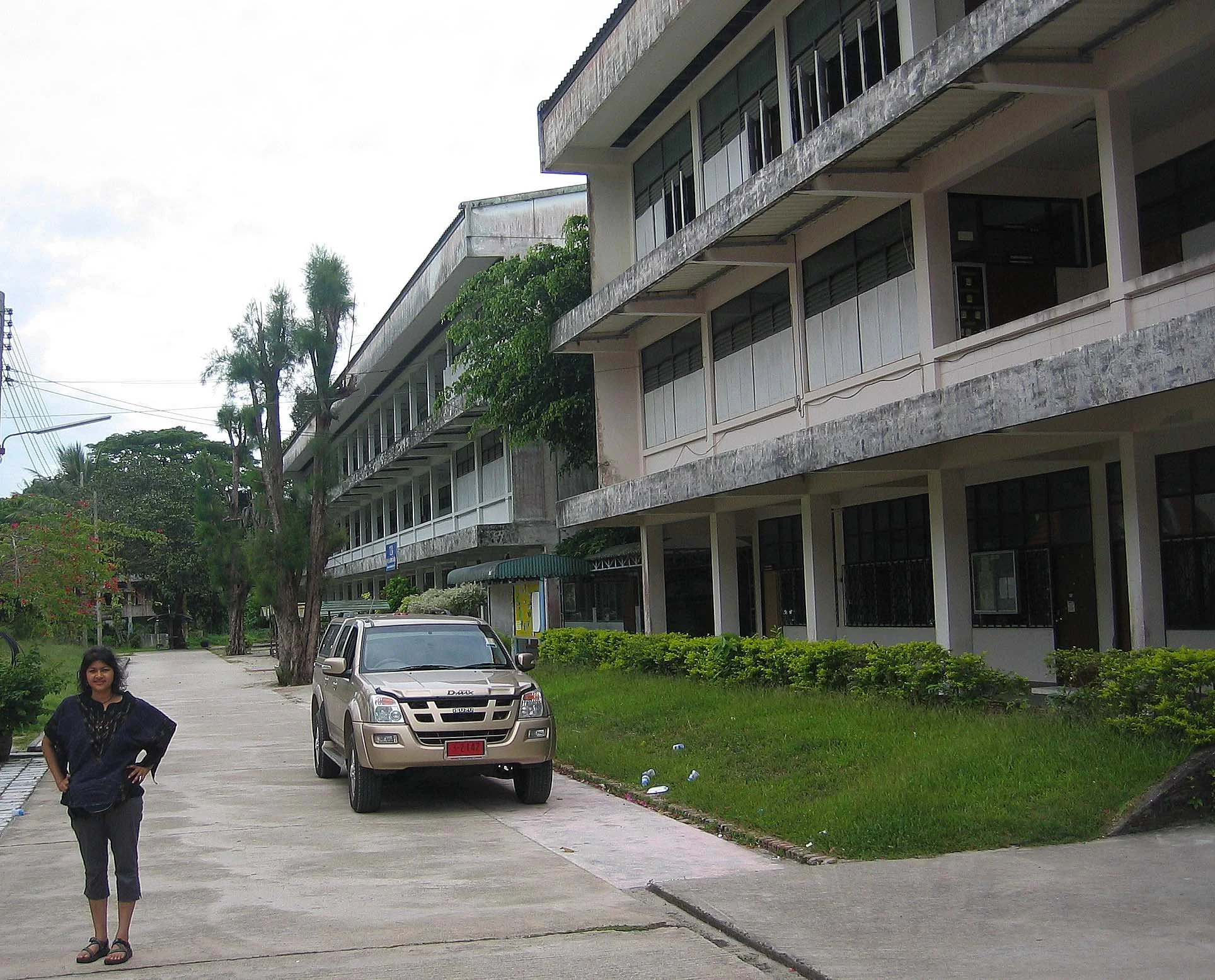 2004 Nakhonsithammarat with Family (21).jpg