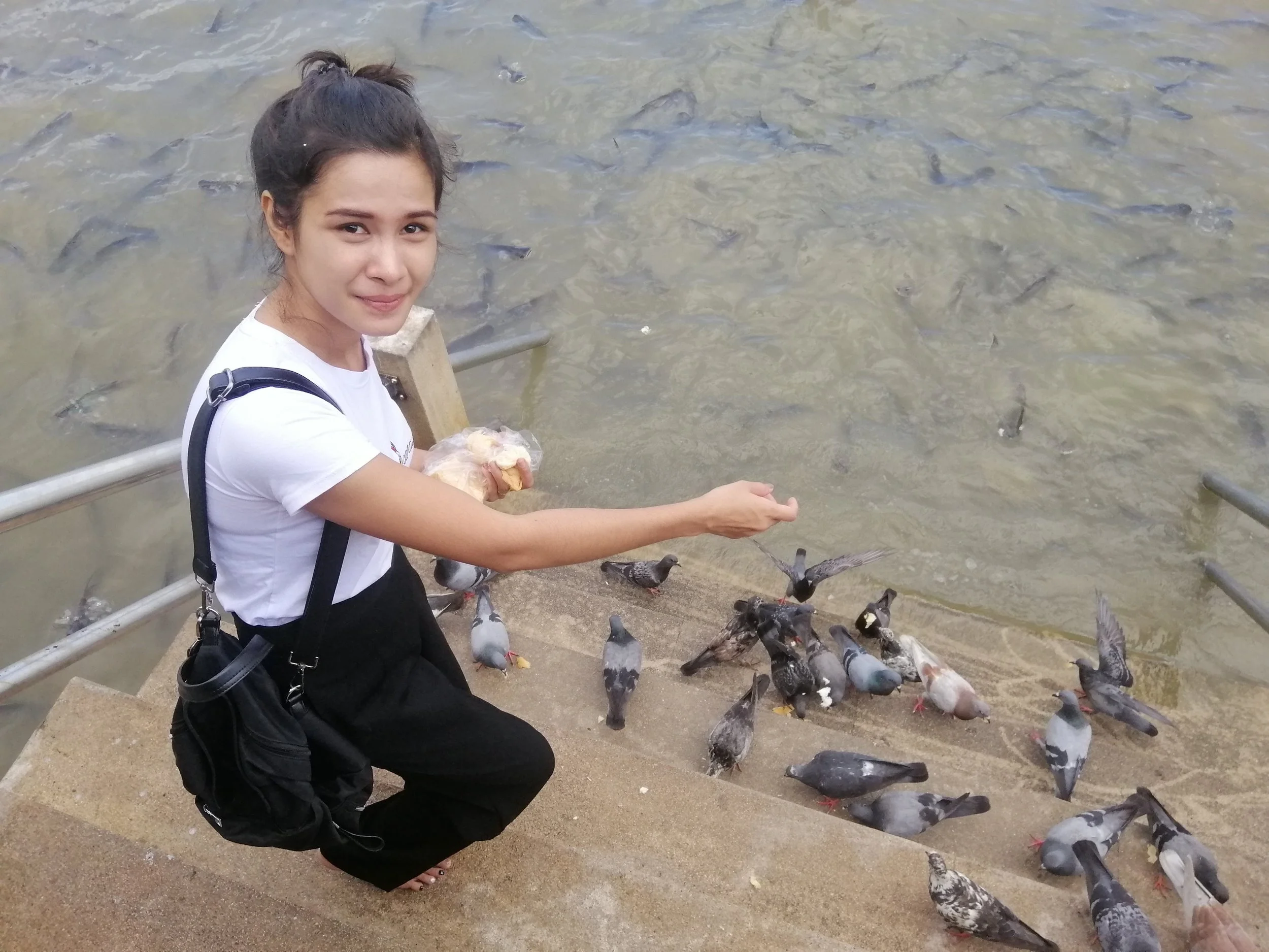 2018 Pics with Gift in Thailand (366).jpg