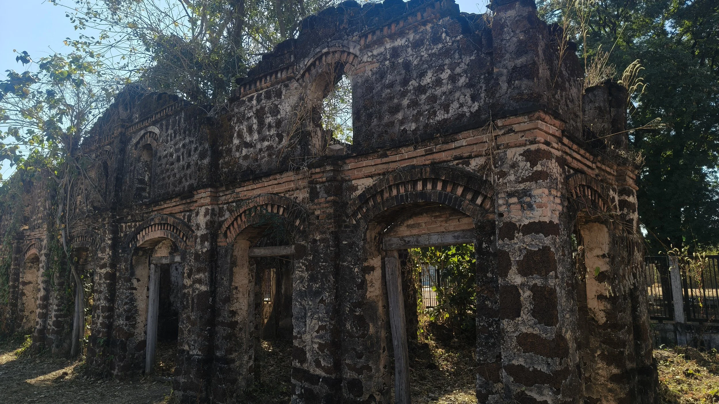 Stone House - Sakon Nakhon Province (1).jpg