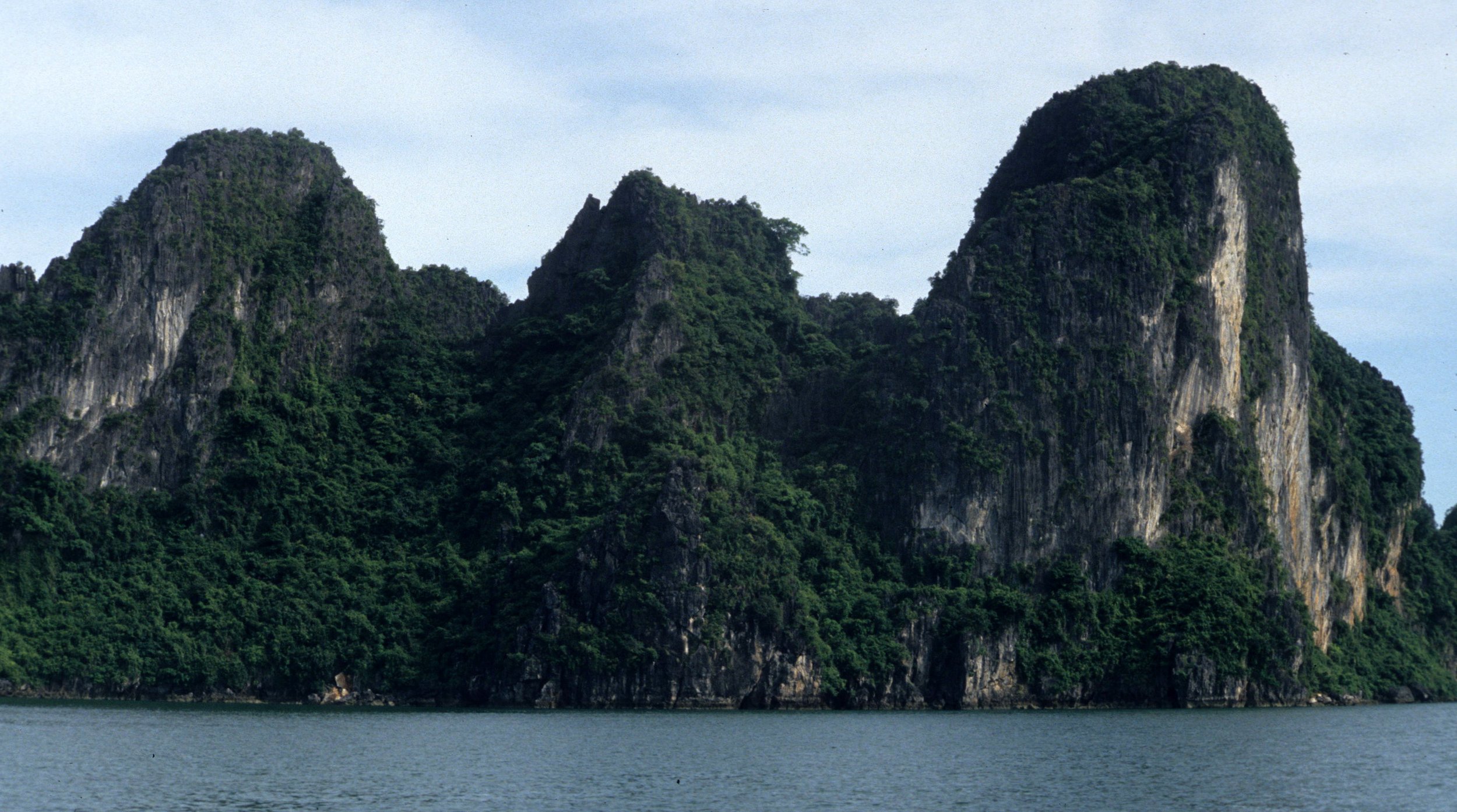 HALONG BAY - KARST LANDSCAPES (3).jpg