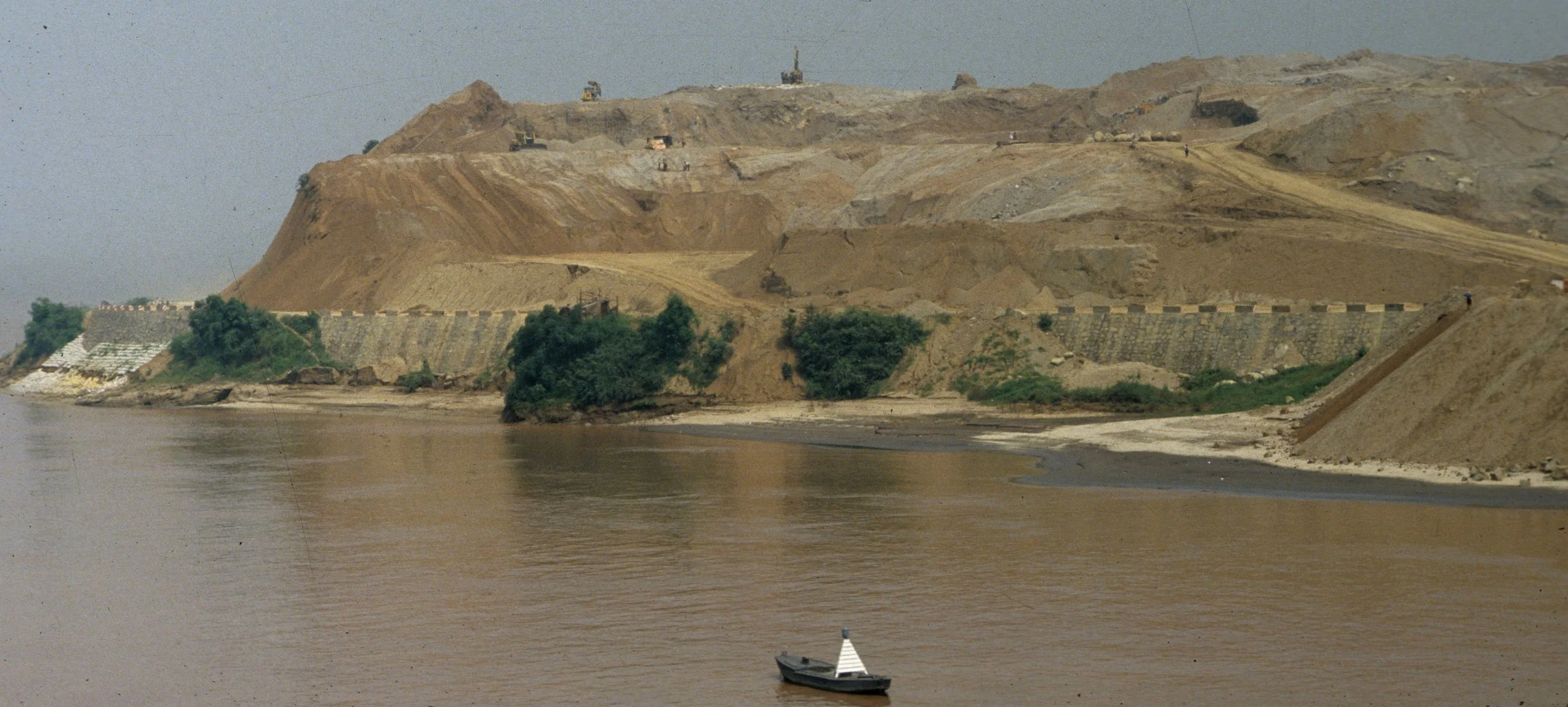 YANGTZE RIVER - DAM PROGRESS AUGUST 1994 A.jpg