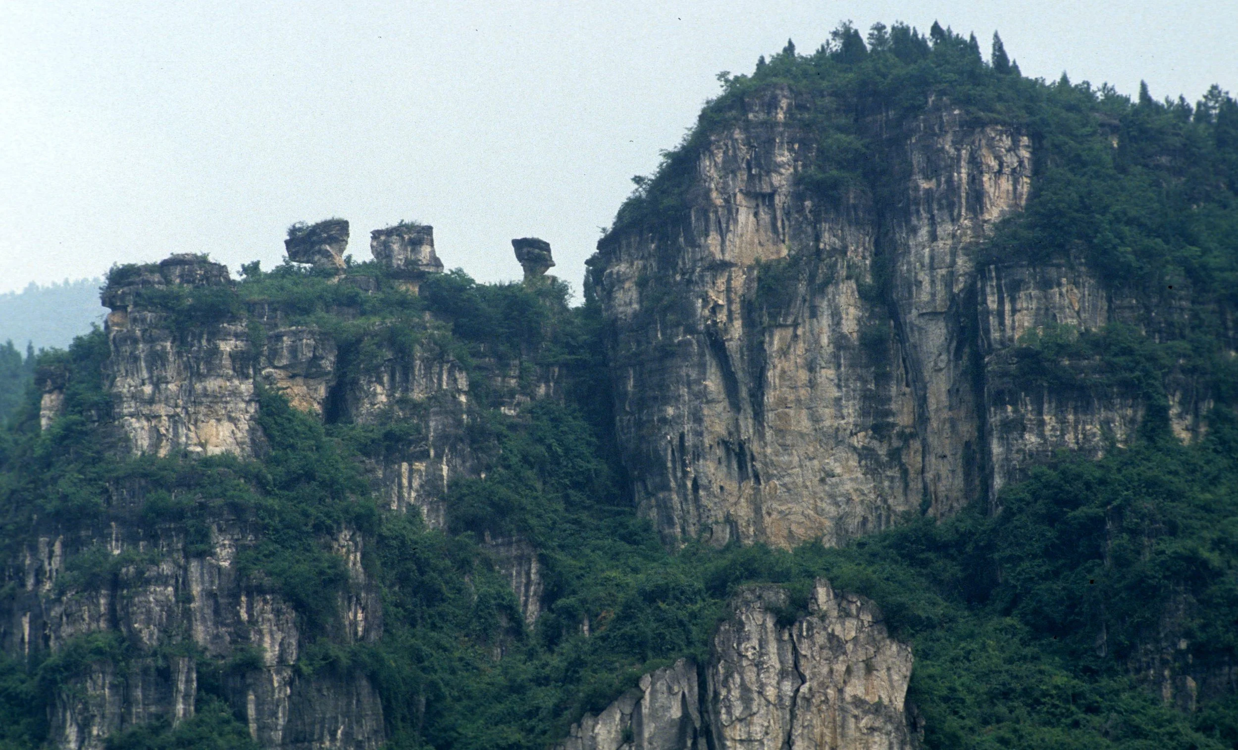YANGTZE - THREE GORGES CRUISE SCENERY (16).jpg