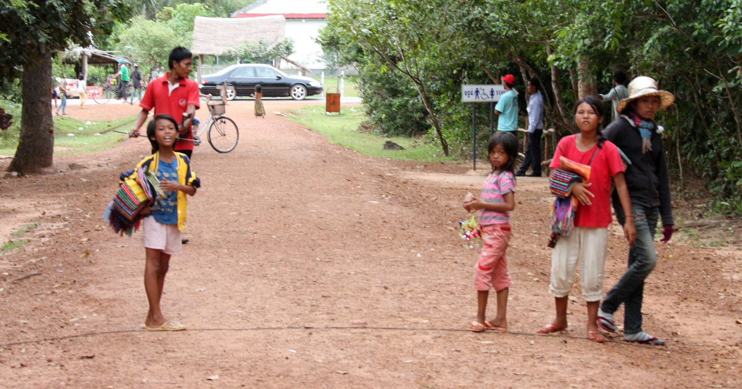 BANTEAY SAMRE TEMPLE - CAMBODIA (27).JPG